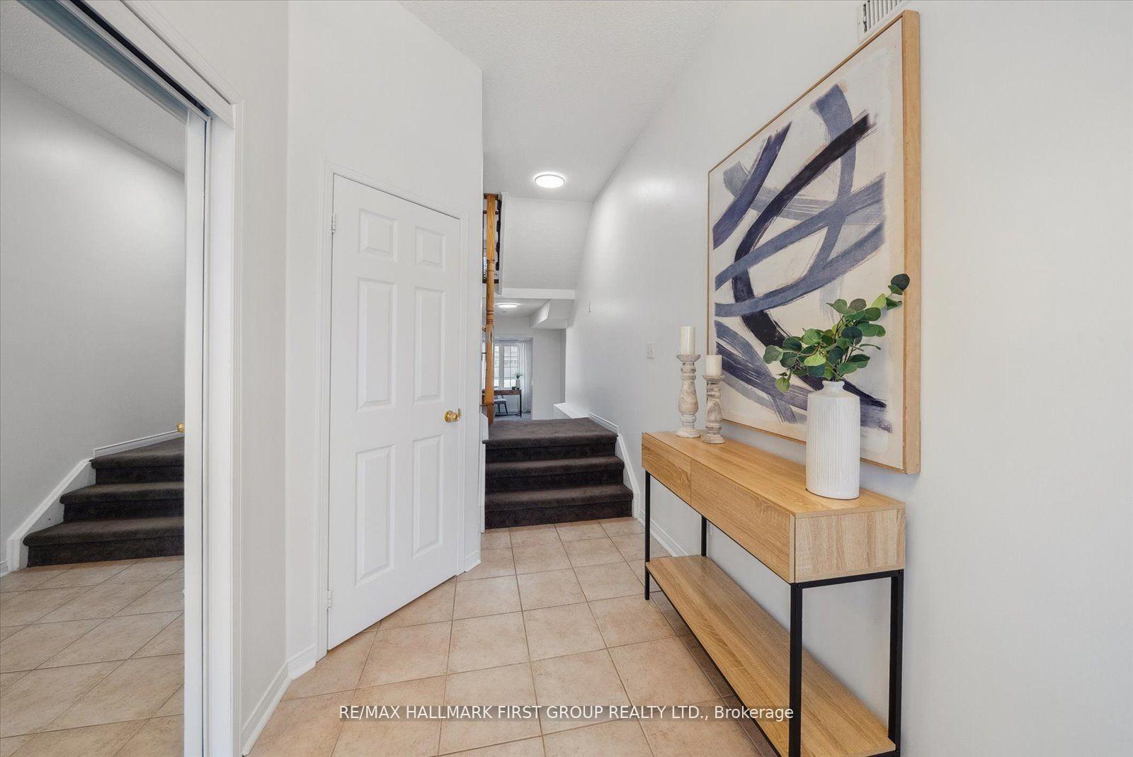 Photo 6 of 125 Stokely Crescent, Whitby, Downtown Whitby — HOMEH