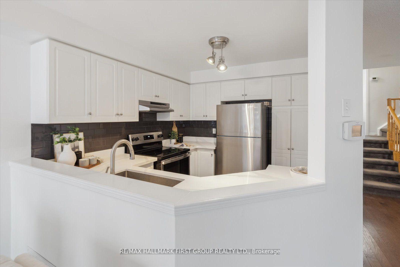 Photo 13 of 125 Stokely Crescent, Whitby, Downtown Whitby — HOMEH