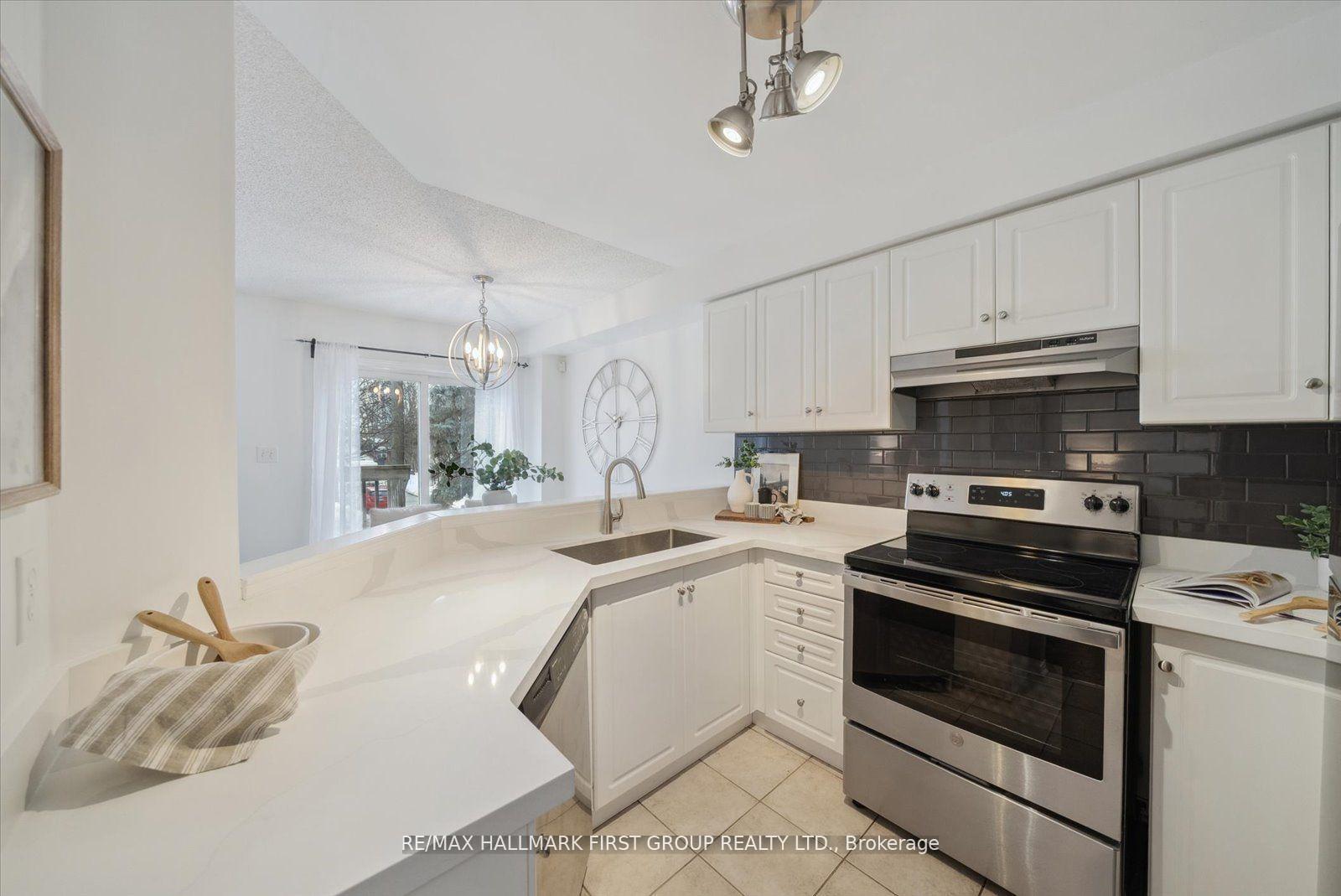 Photo 14 of 125 Stokely Crescent, Whitby, Downtown Whitby — HOMEH