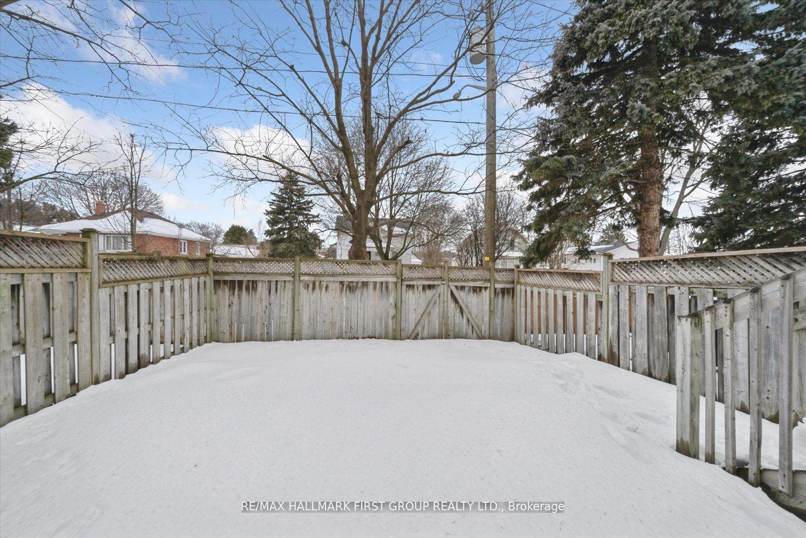 Photo 37 of 125 Stokely Crescent, Whitby, Downtown Whitby — HOMEH