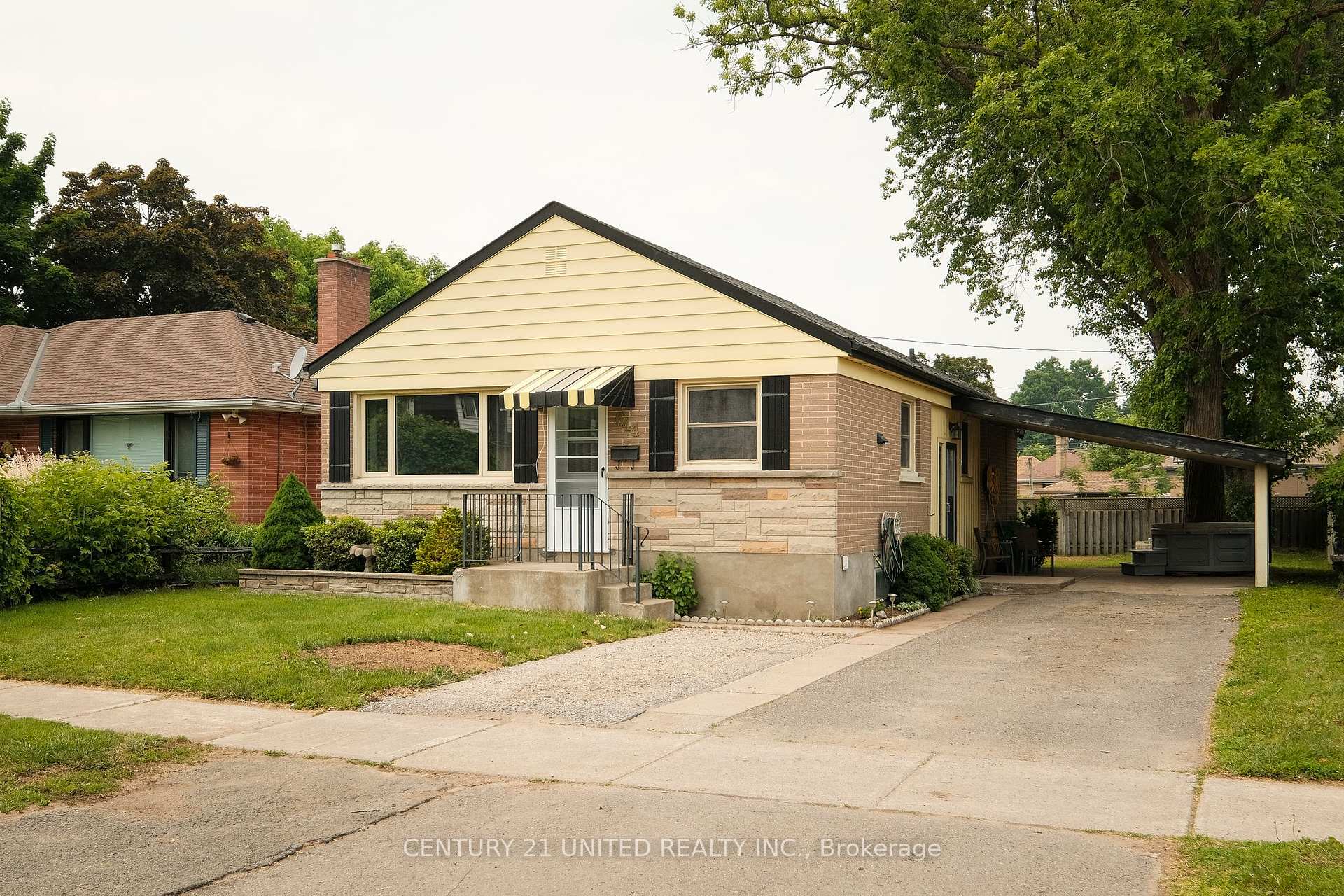 Photo 1 of 644 Crawford Drive, Peterborough, Otonabee Ward 1 — HOMEH