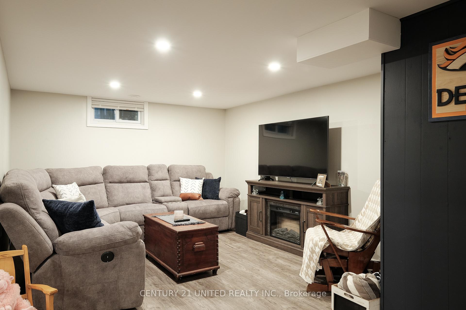 Photo 23 of 644 Crawford Drive, Peterborough, Otonabee Ward 1 — HOMEH