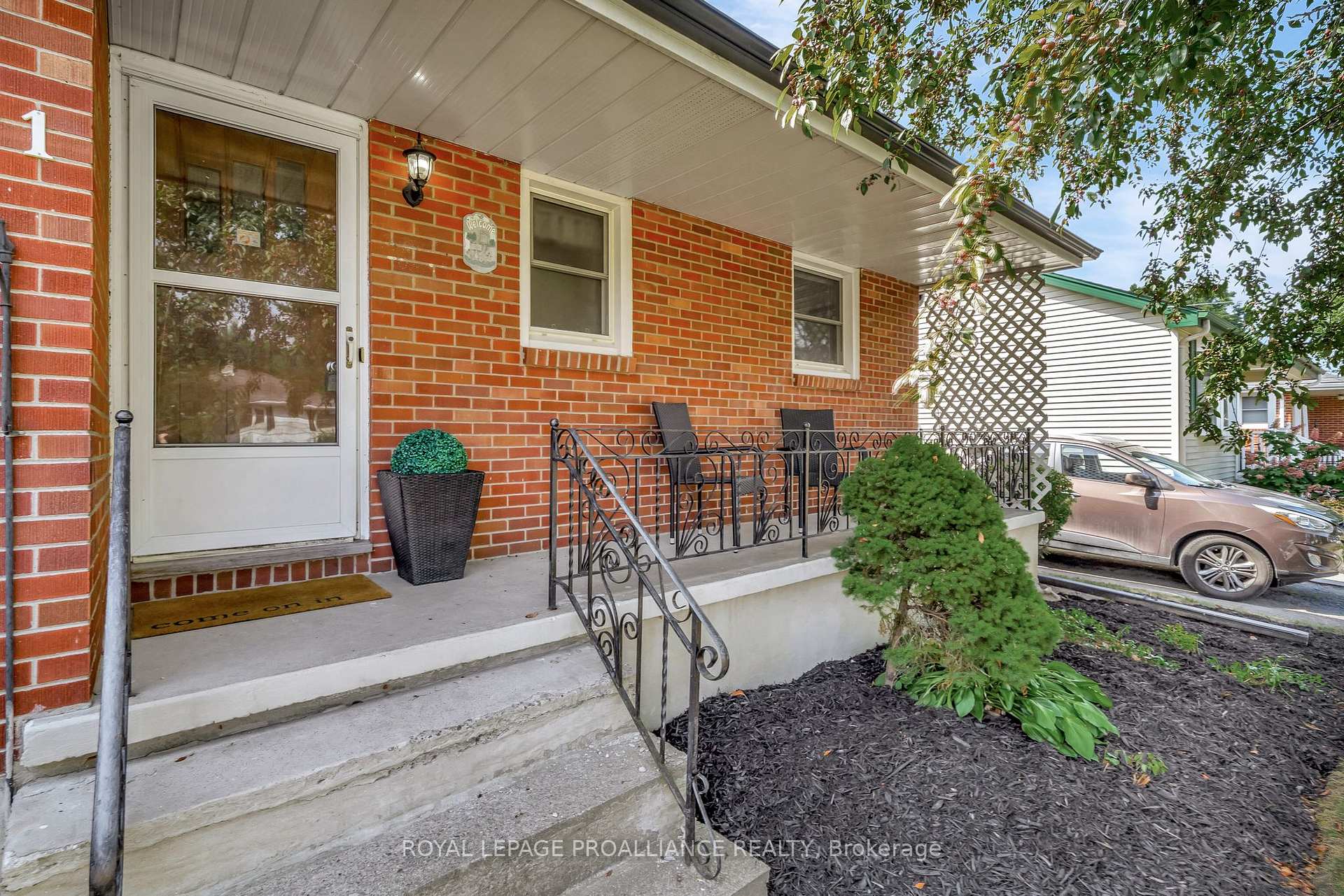 Photo 3 of 91 Southview Avenue, Belleville, Belleville Ward — HOMEH