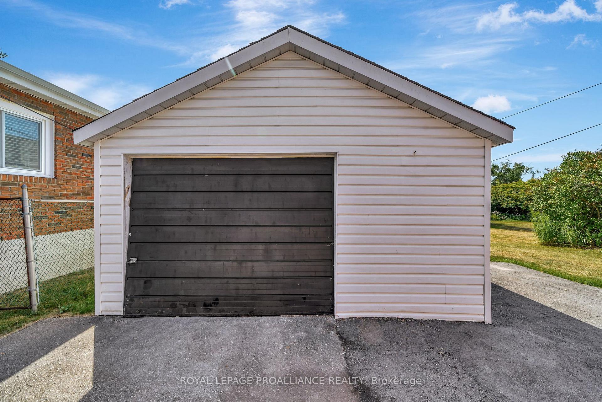Photo 24 of 91 Southview Avenue, Belleville, Belleville Ward — HOMEH