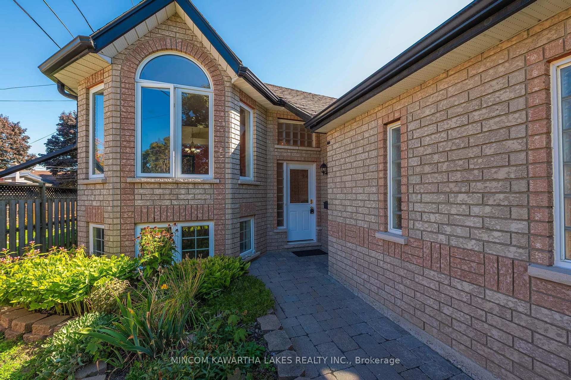 Photo 2 of 850 Hemlock Street, Peterborough, Northcrest Ward 5 — HOMEH