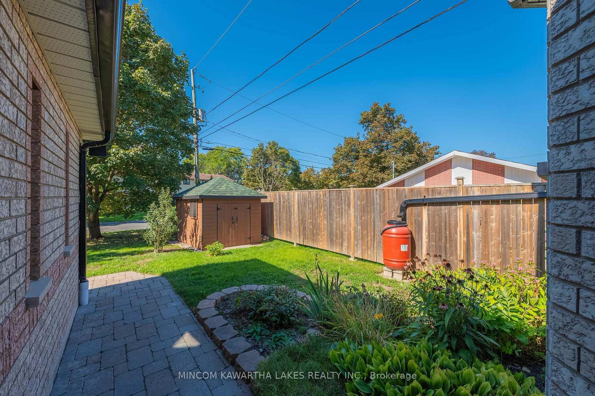 Photo 3 of 850 Hemlock Street, Peterborough, Northcrest Ward 5 — HOMEH