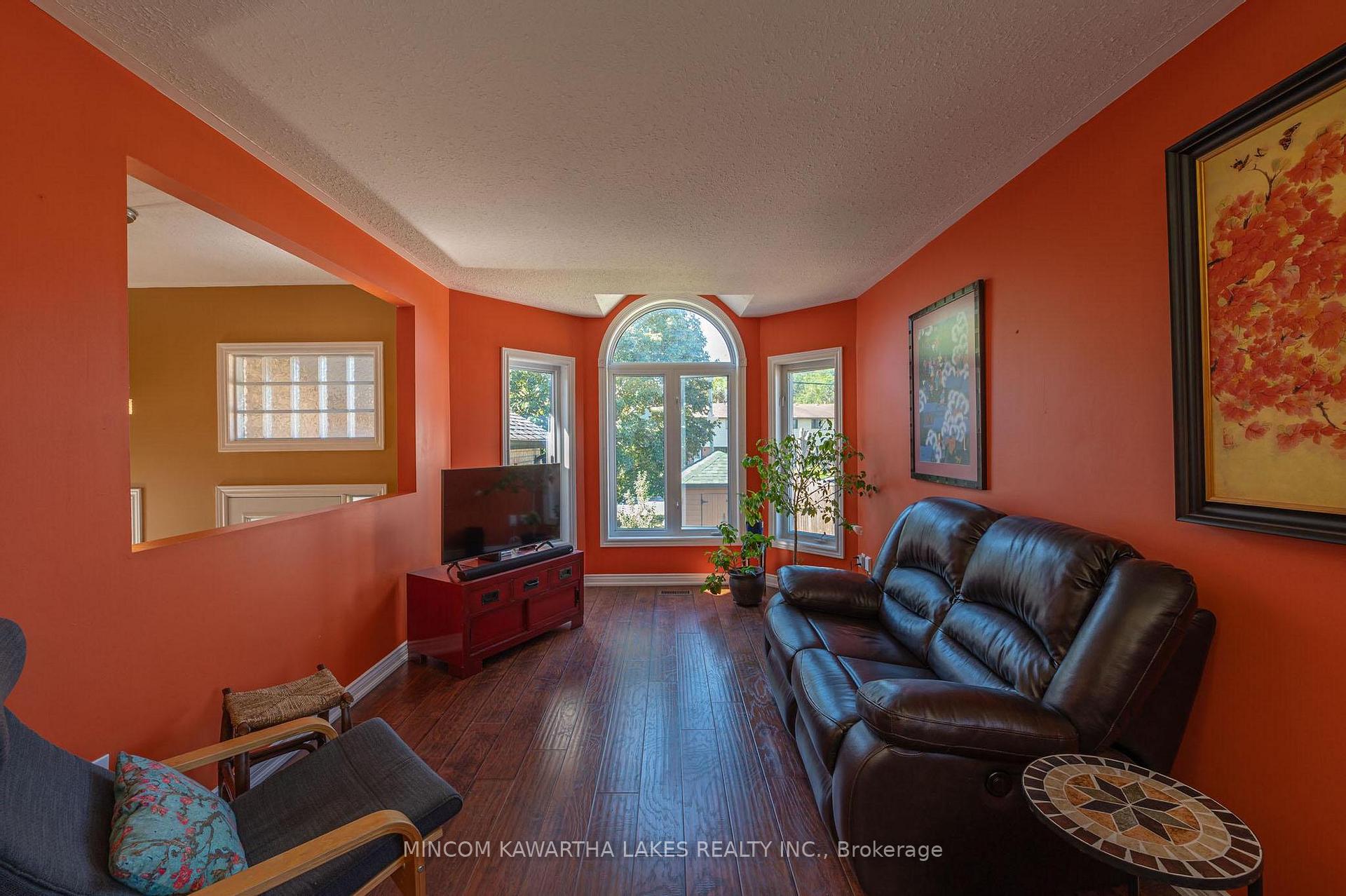 Photo 5 of 850 Hemlock Street, Peterborough, Northcrest Ward 5 — HOMEH