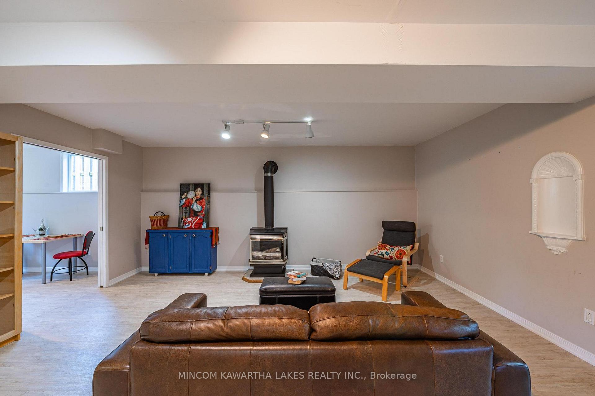 Photo 23 of 850 Hemlock Street, Peterborough, Northcrest Ward 5 — HOMEH