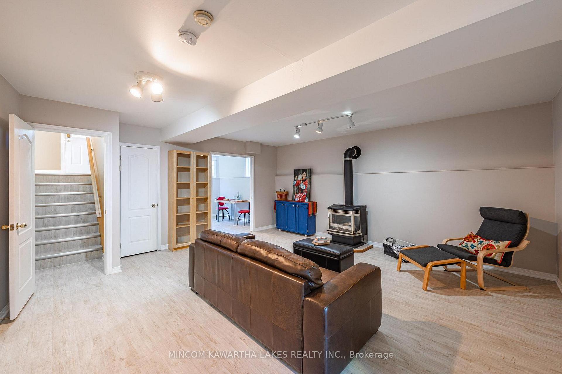 Photo 24 of 850 Hemlock Street, Peterborough, Northcrest Ward 5 — HOMEH