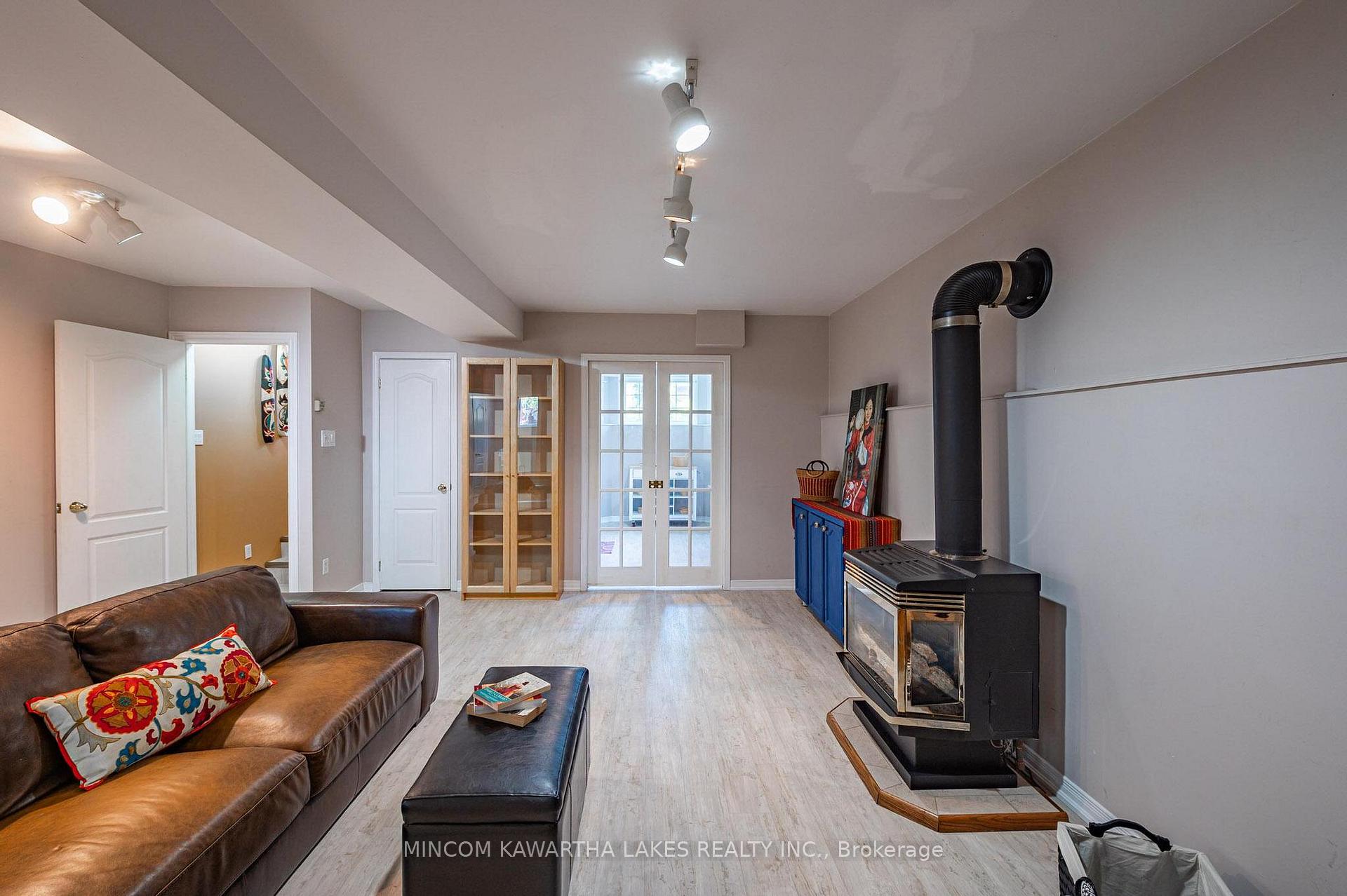 Photo 25 of 850 Hemlock Street, Peterborough, Northcrest Ward 5 — HOMEH