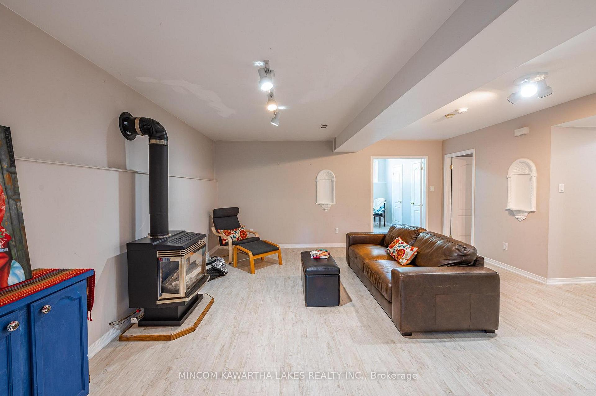 Photo 26 of 850 Hemlock Street, Peterborough, Northcrest Ward 5 — HOMEH
