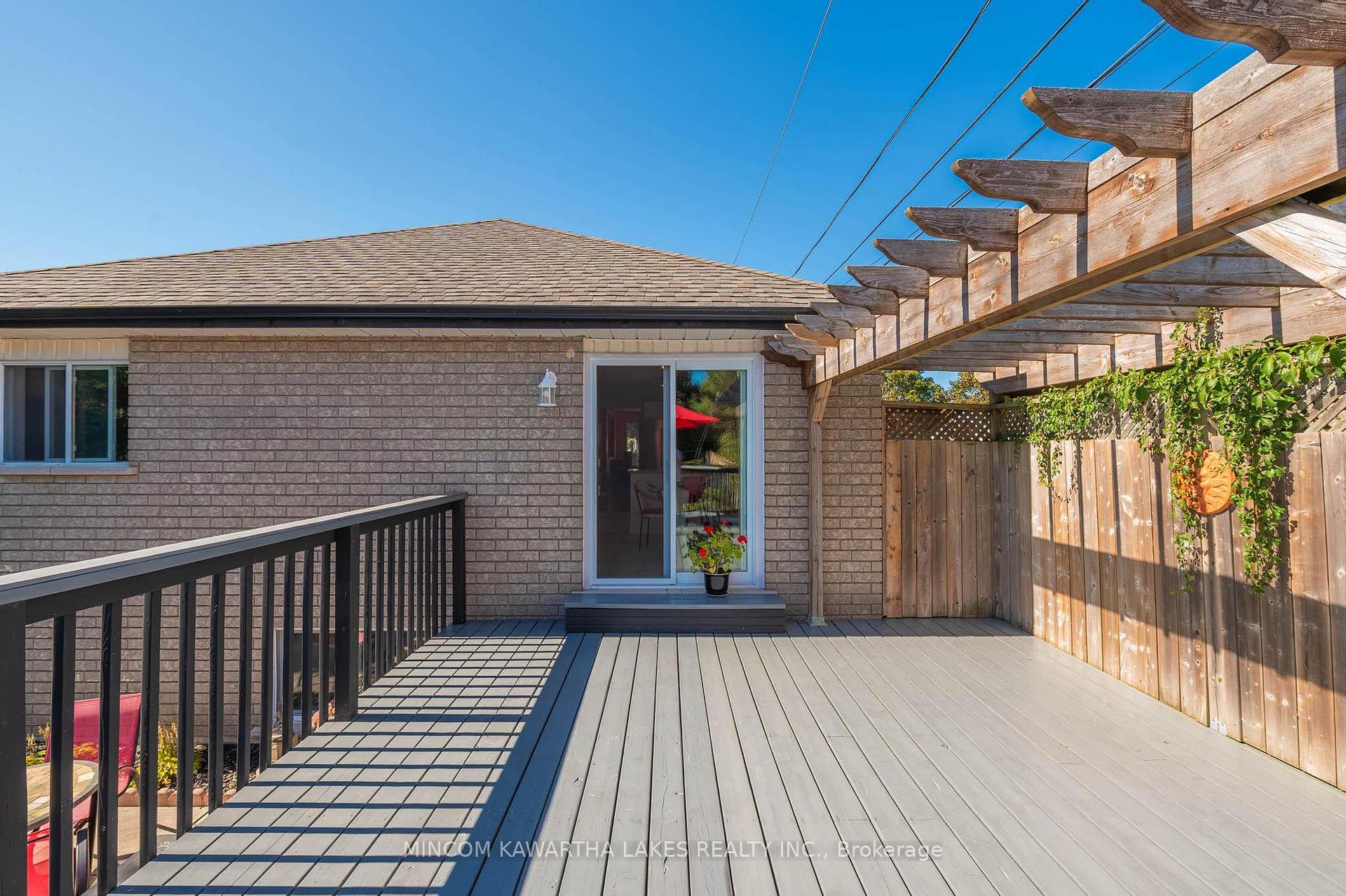 Photo 43 of 850 Hemlock Street, Peterborough, Northcrest Ward 5 — HOMEH