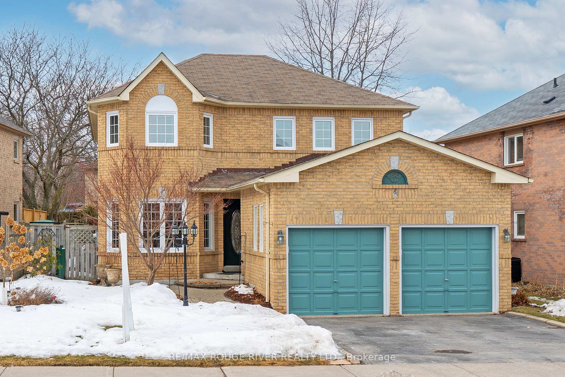 Photo 1 of 22 Valleywood Drive, Whitby, Williamsburg — HOMEH