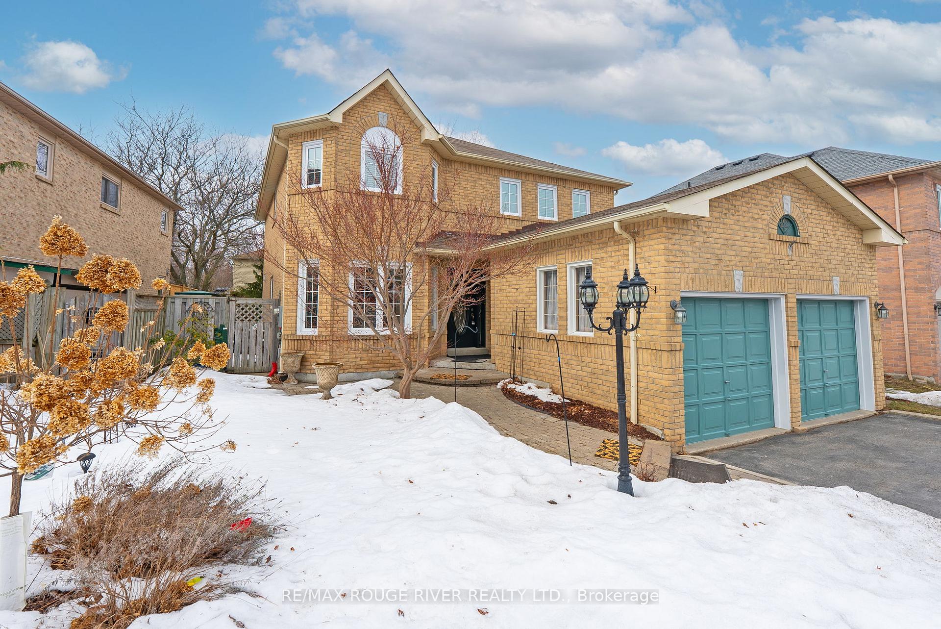 Photo 2 of 22 Valleywood Drive, Whitby, Williamsburg — HOMEH