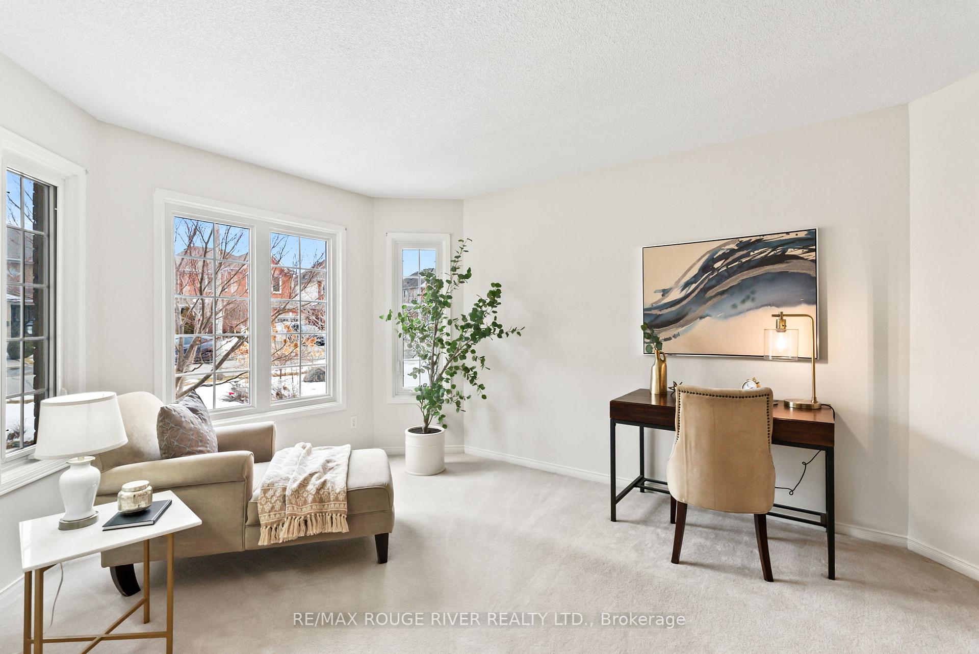 Photo 3 of 22 Valleywood Drive, Whitby, Williamsburg — HOMEH