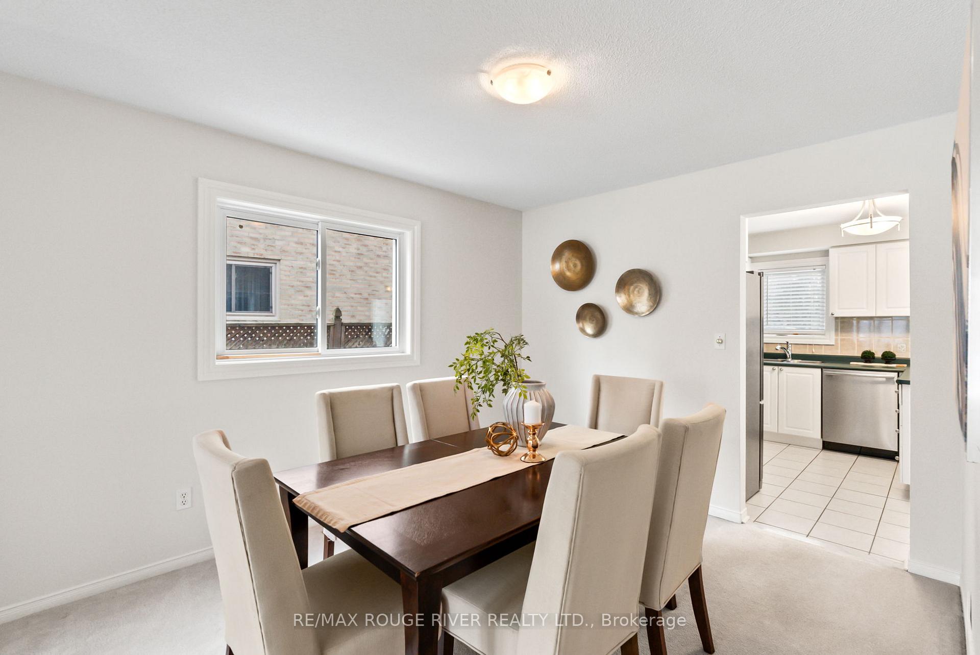 Photo 5 of 22 Valleywood Drive, Whitby, Williamsburg — HOMEH