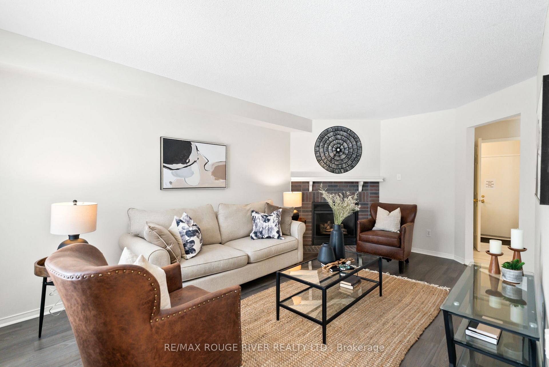 Photo 12 of 22 Valleywood Drive, Whitby, Williamsburg — HOMEH