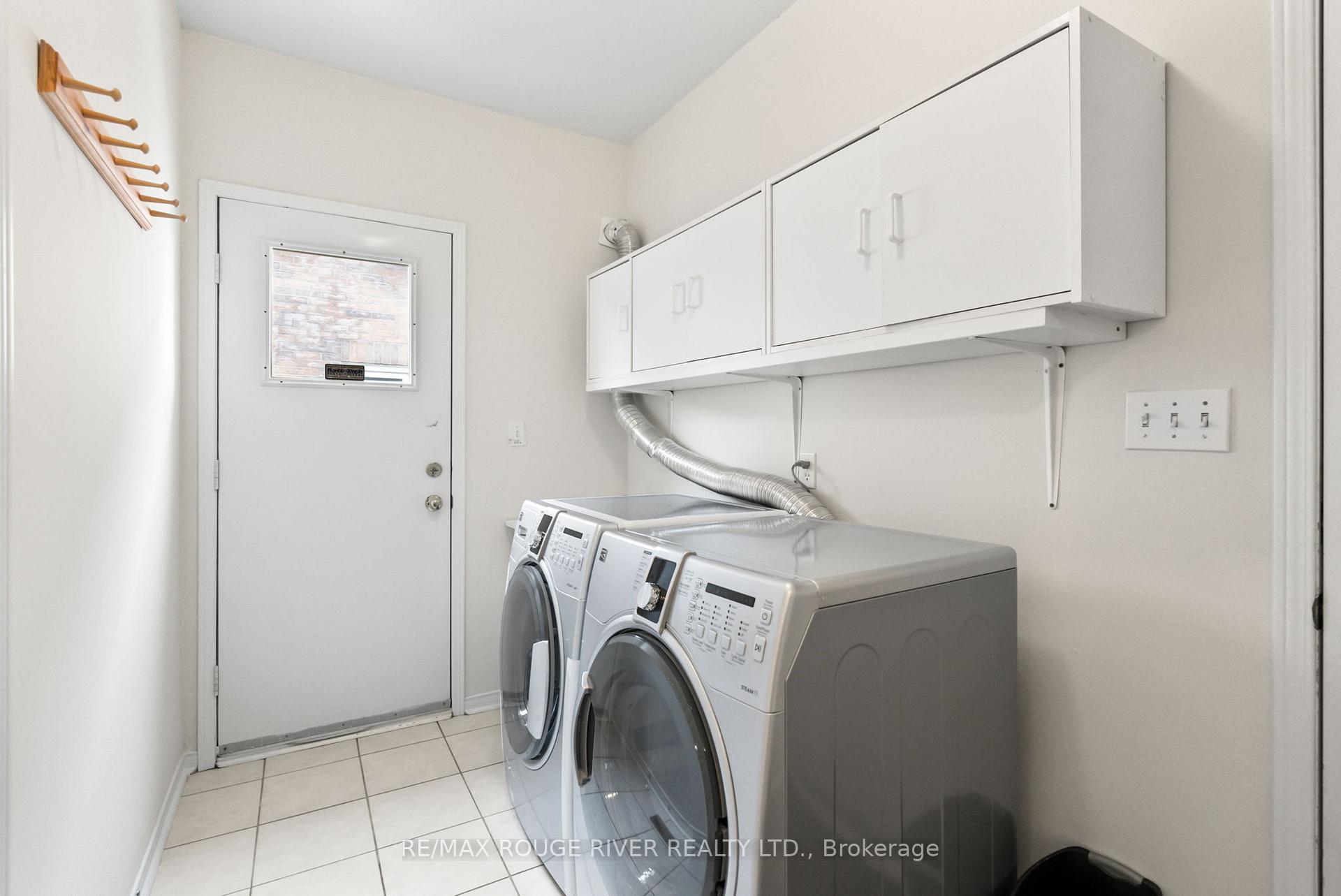 Photo 16 of 22 Valleywood Drive, Whitby, Williamsburg — HOMEH