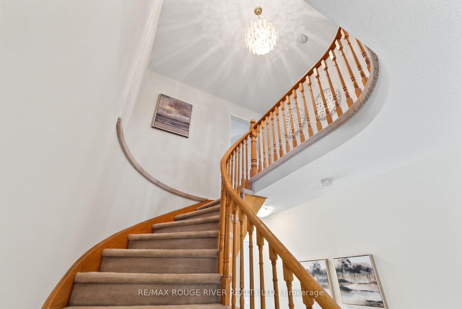 Photo 18 of 22 Valleywood Drive, Whitby, Williamsburg — HOMEH