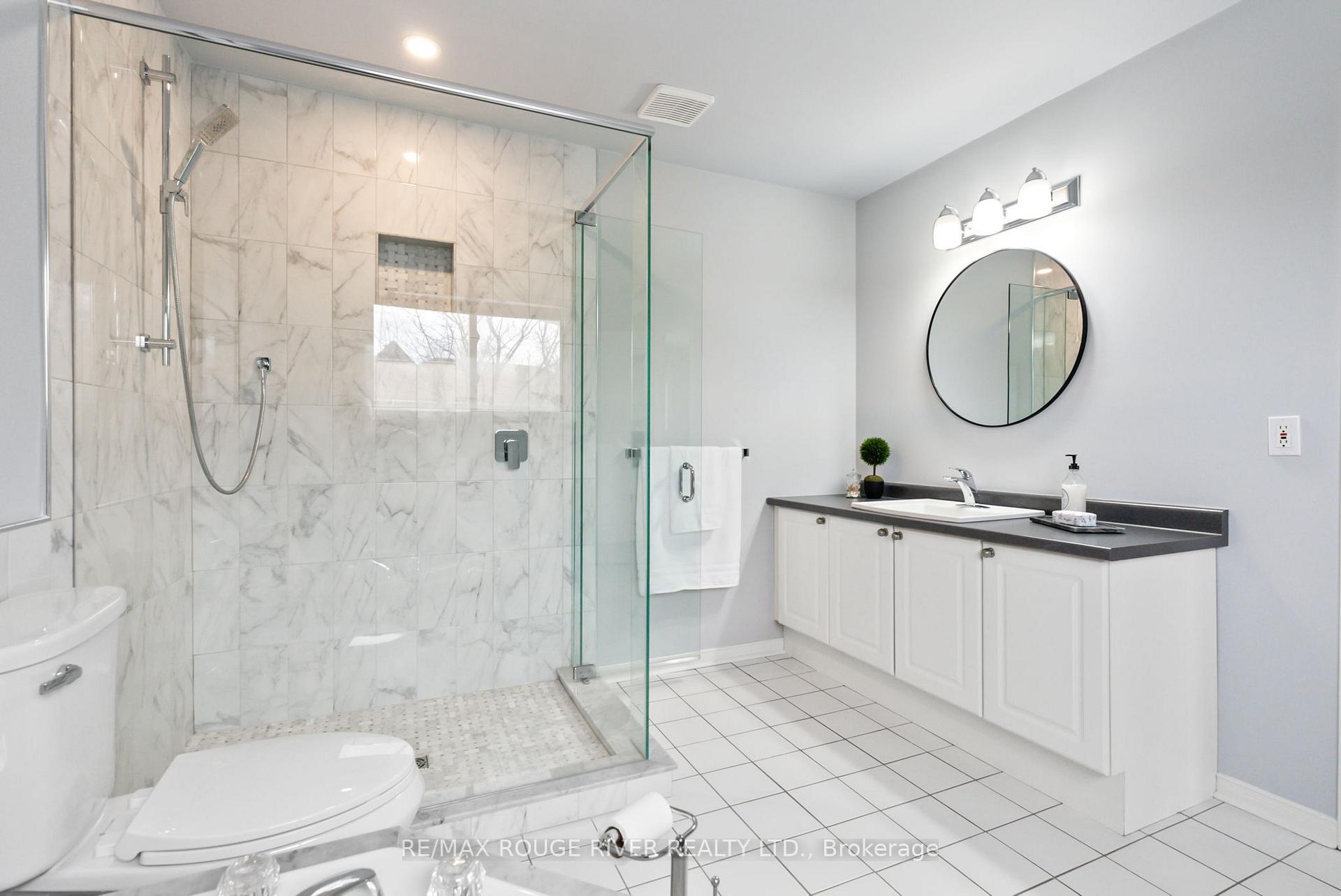 Photo 25 of 22 Valleywood Drive, Whitby, Williamsburg — HOMEH