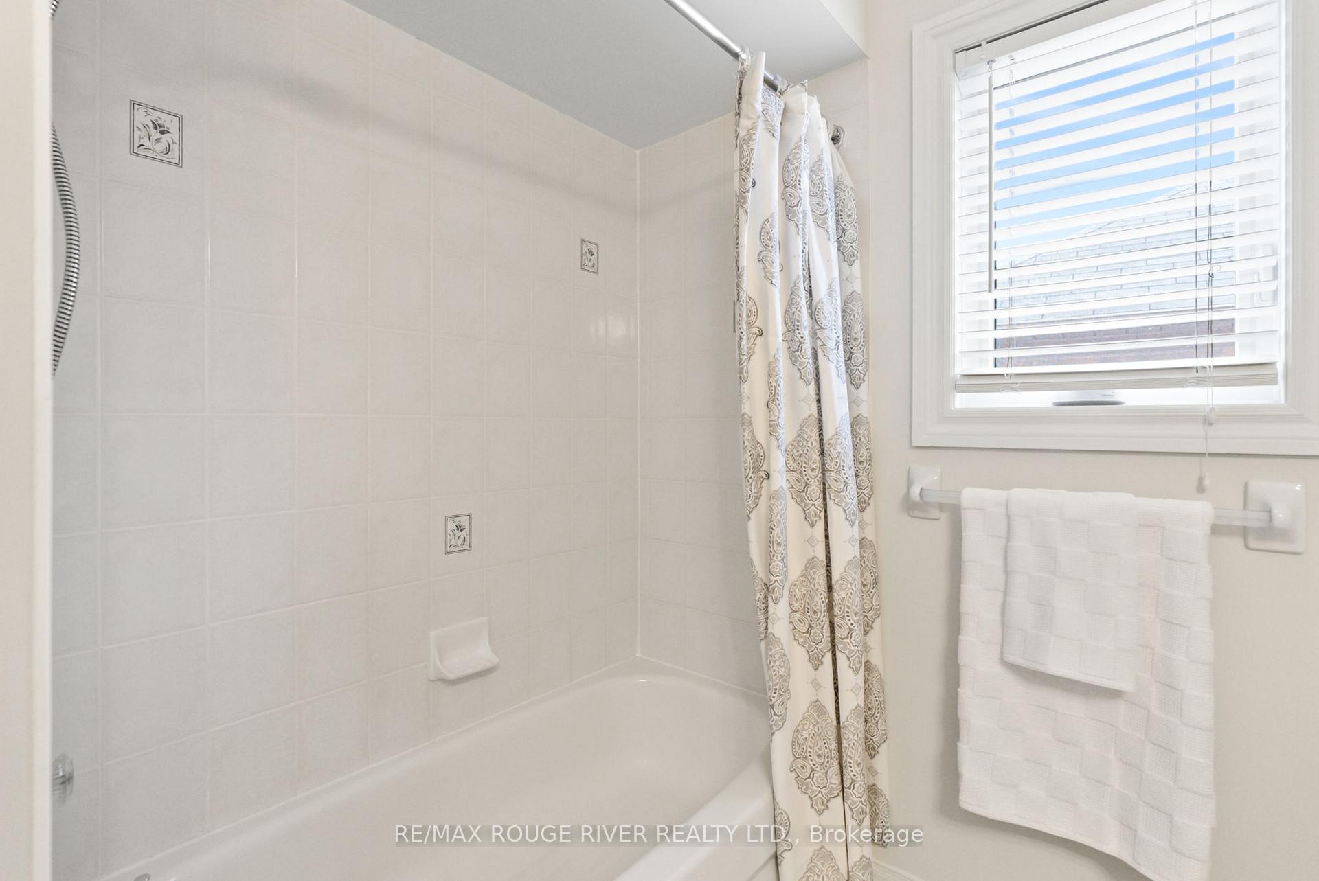 Photo 35 of 22 Valleywood Drive, Whitby, Williamsburg — HOMEH