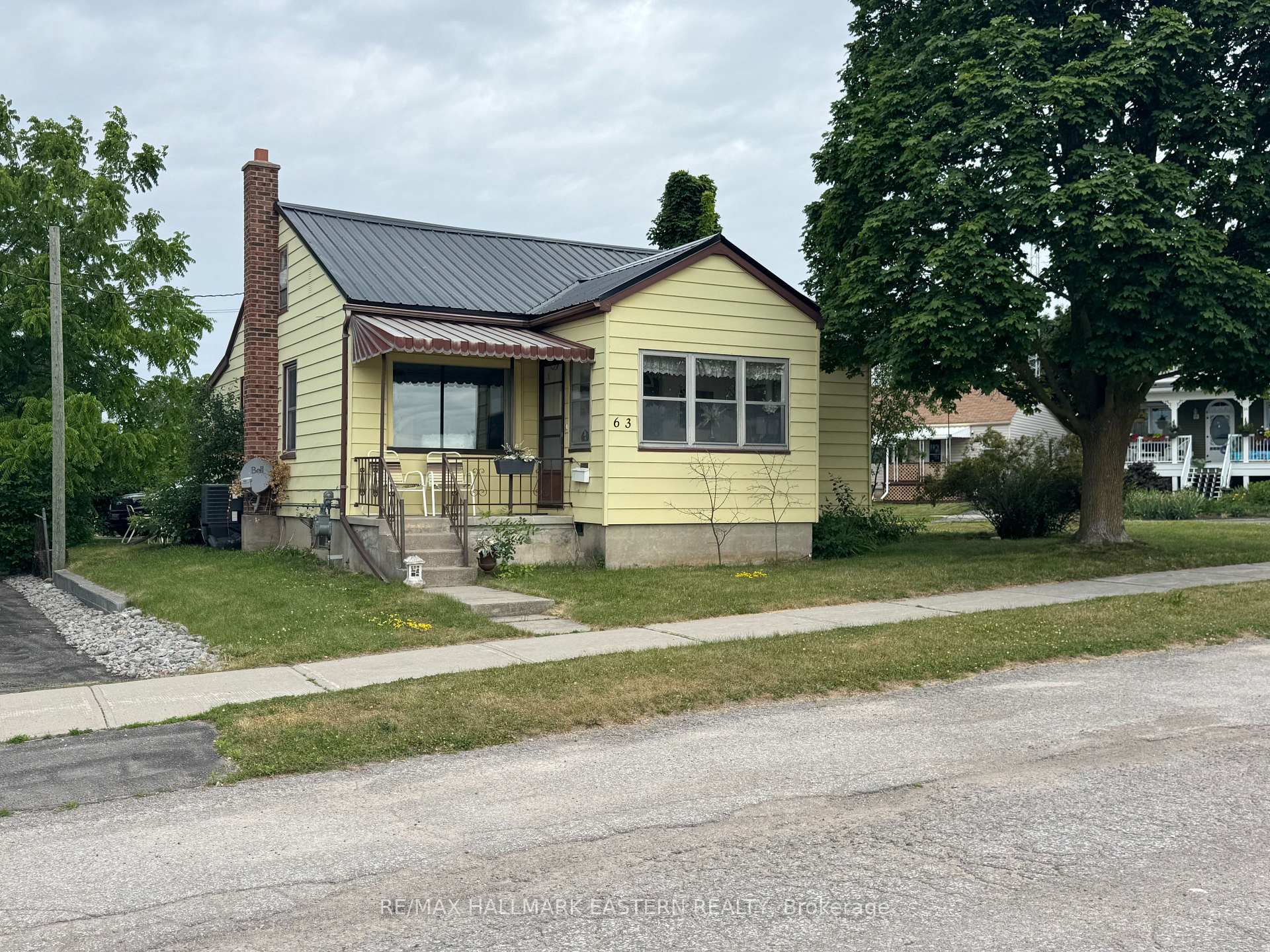 Photo 2 of 63 Edgewater Boulevard, Peterborough, Ashburnham Ward 4 — HOMEH