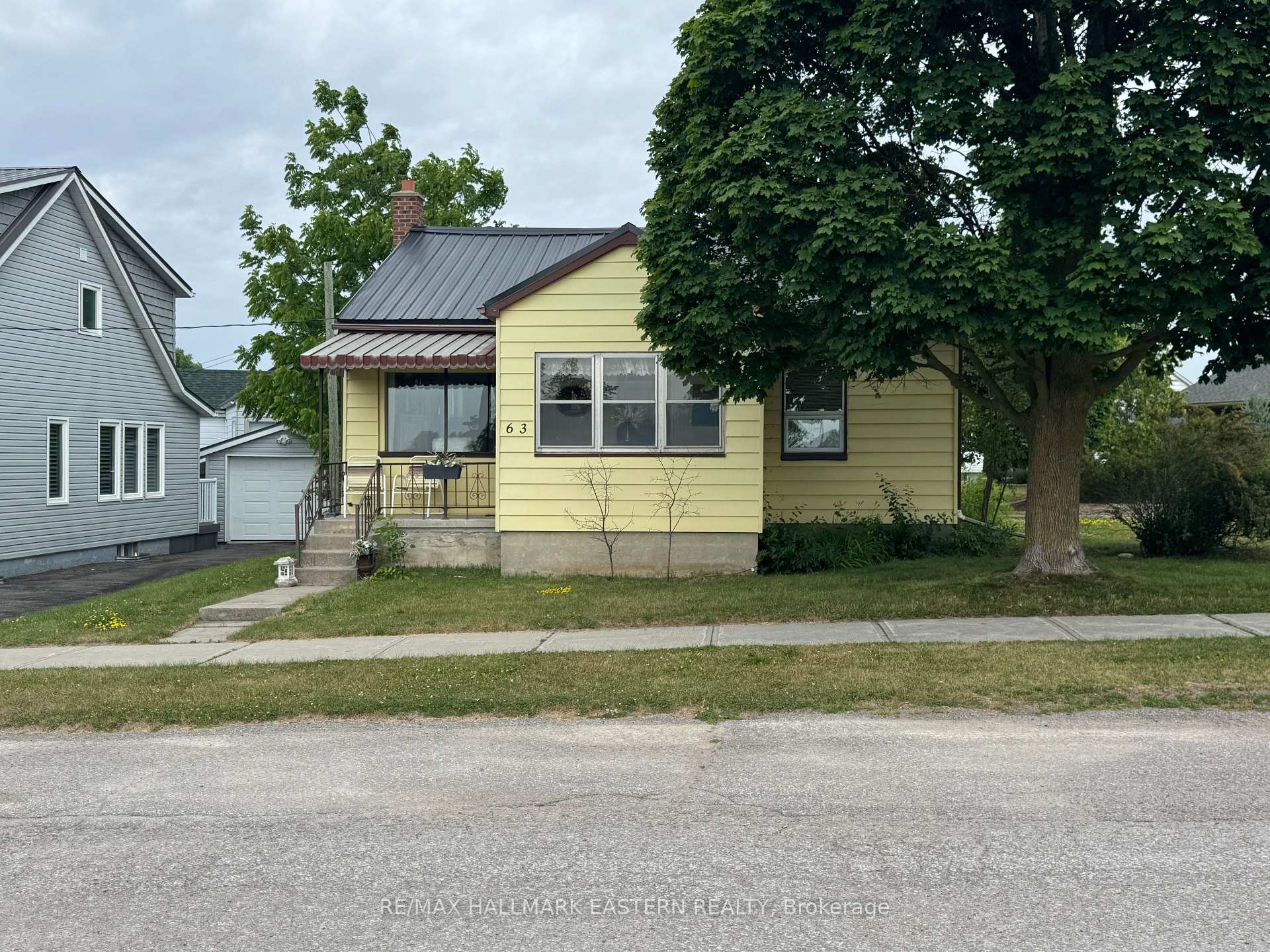 Photo 3 of 63 Edgewater Boulevard, Peterborough, Ashburnham Ward 4 — HOMEH