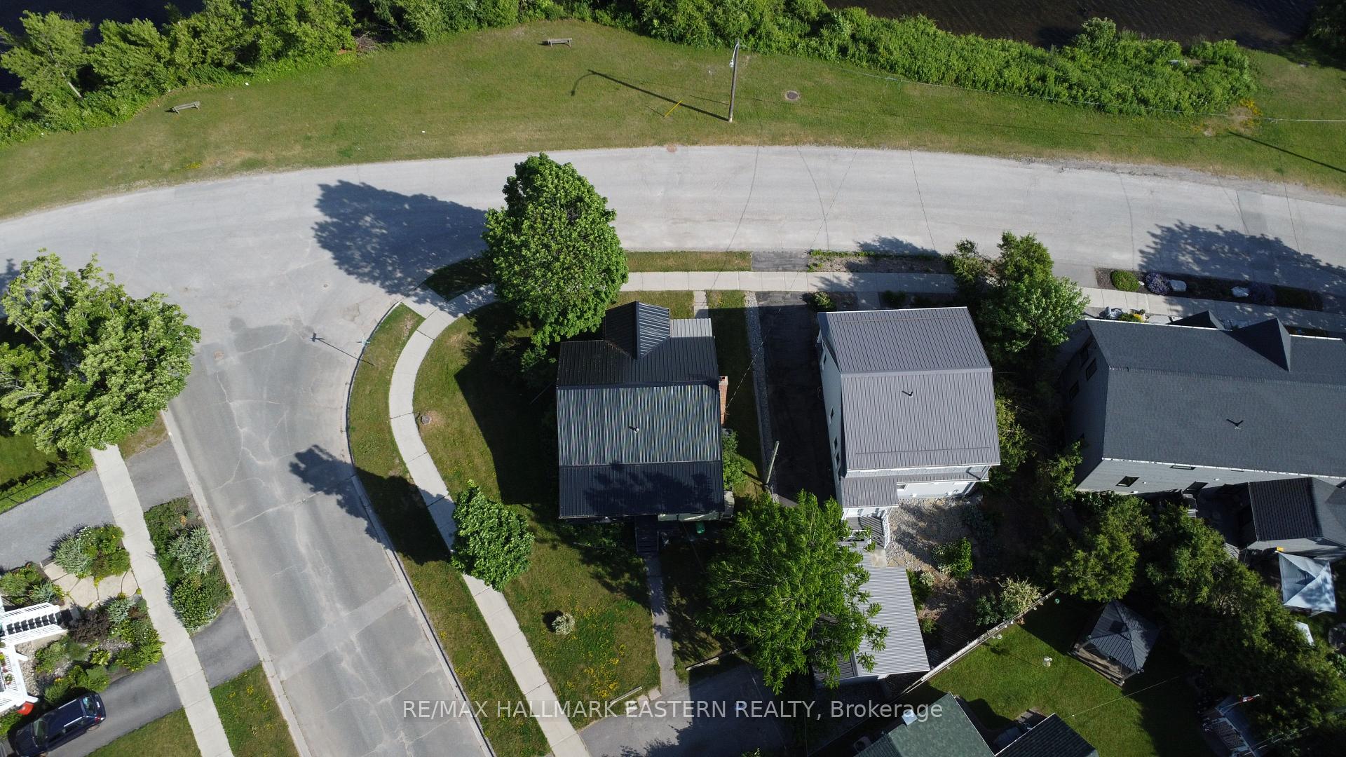 Photo 9 of 63 Edgewater Boulevard, Peterborough, Ashburnham Ward 4 — HOMEH