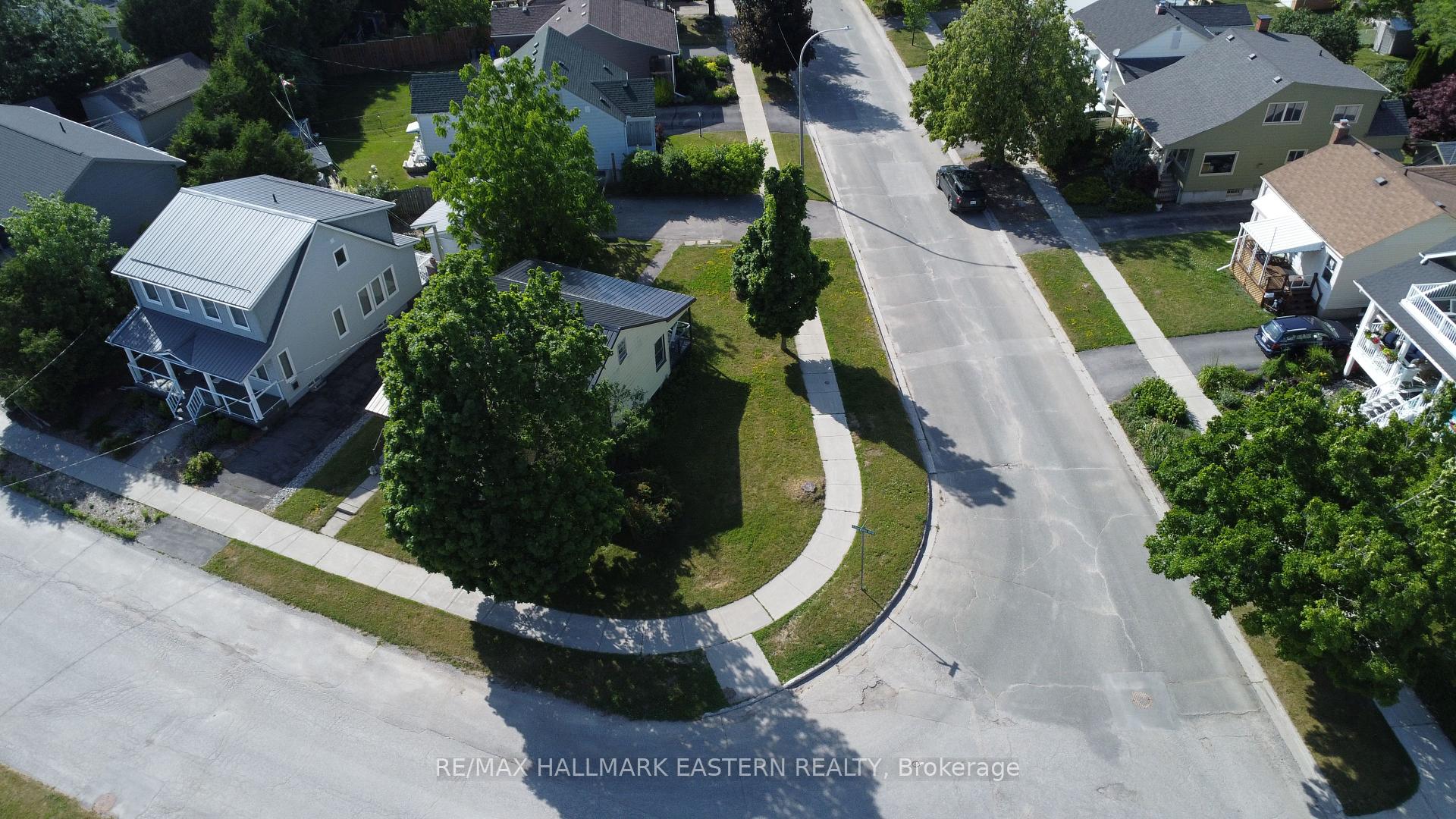 Photo 10 of 63 Edgewater Boulevard, Peterborough, Ashburnham Ward 4 — HOMEH