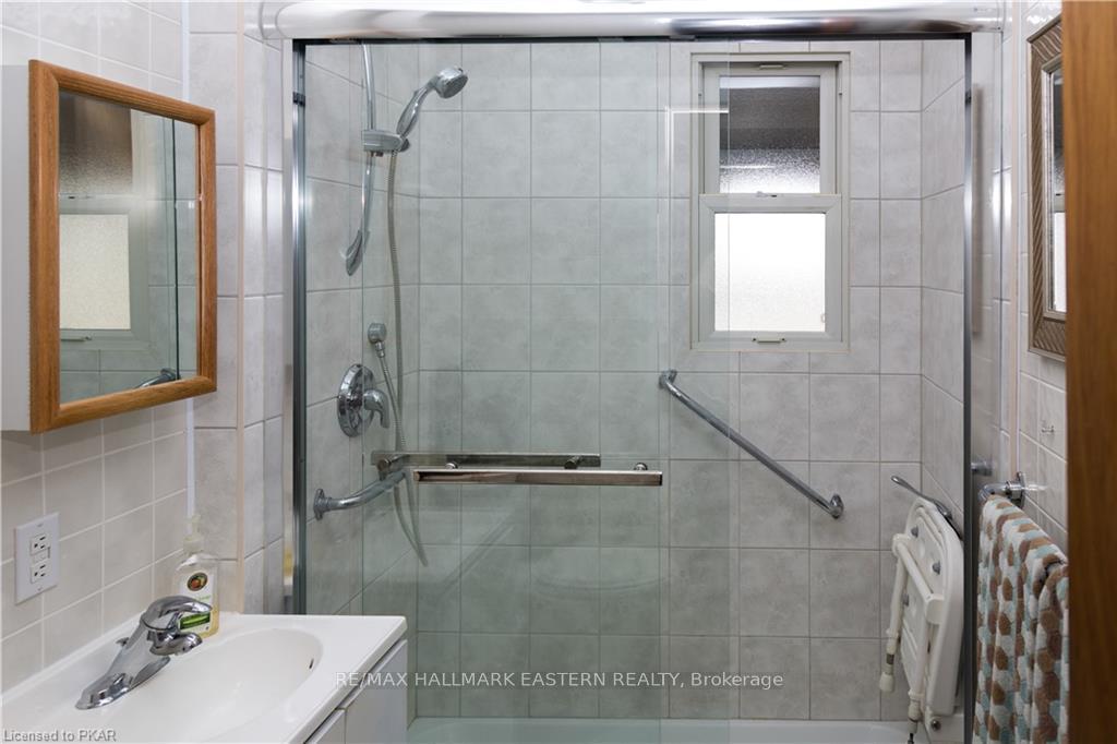 Photo 20 of 63 Edgewater Boulevard, Peterborough, Ashburnham Ward 4 — HOMEH