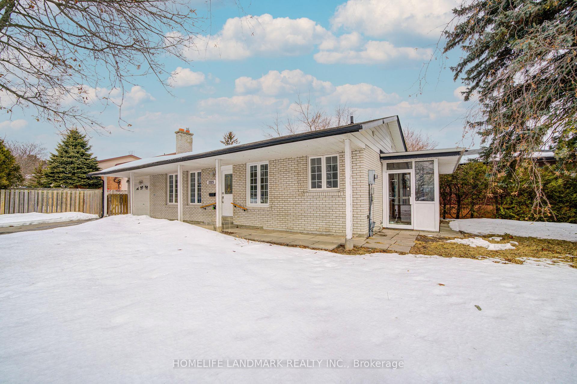 Photo 2 of 1323 Fundy Court, Oshawa, Lakeview — HOMEH