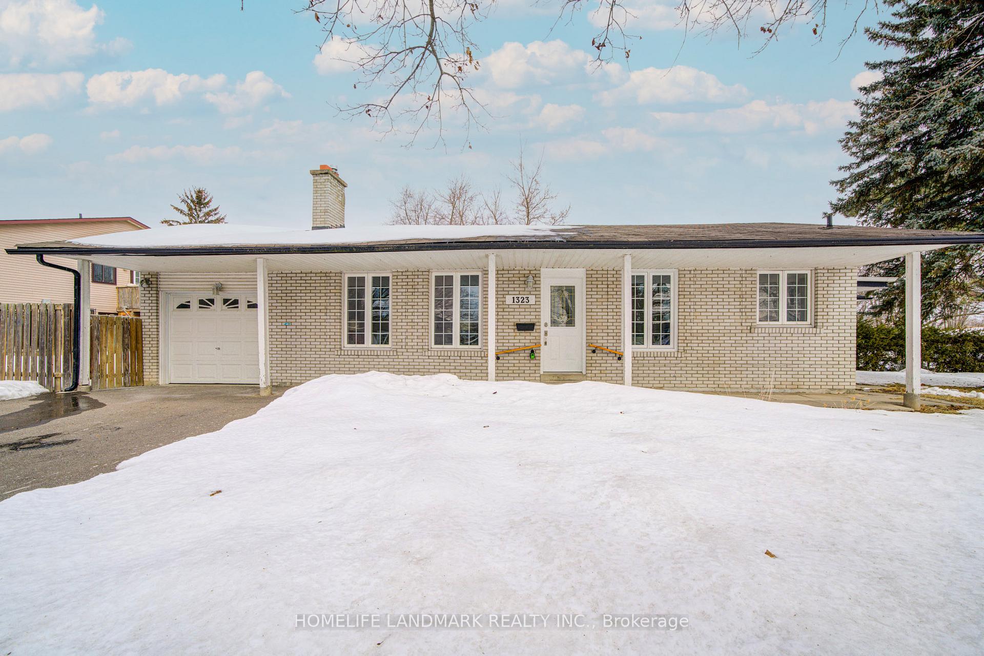 Photo 3 of 1323 Fundy Court, Oshawa, Lakeview — HOMEH