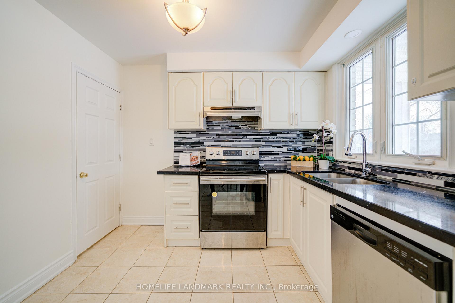 Photo 11 of 1323 Fundy Court, Oshawa, Lakeview — HOMEH