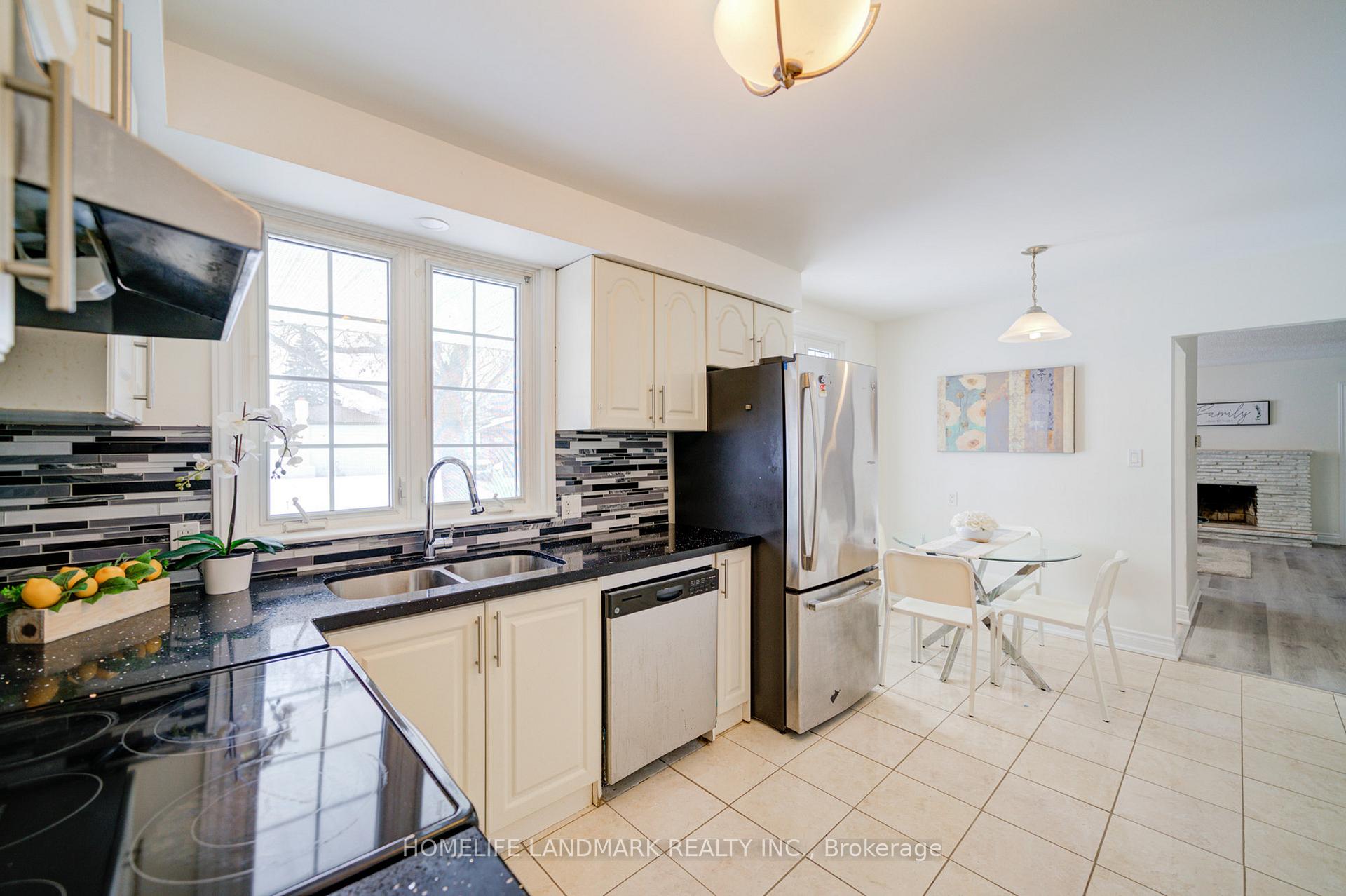 Photo 12 of 1323 Fundy Court, Oshawa, Lakeview — HOMEH