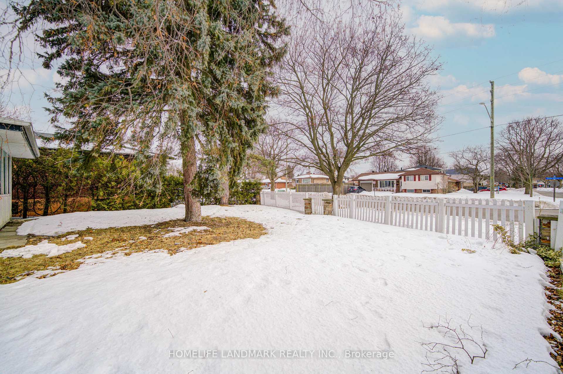 Photo 37 of 1323 Fundy Court, Oshawa, Lakeview — HOMEH