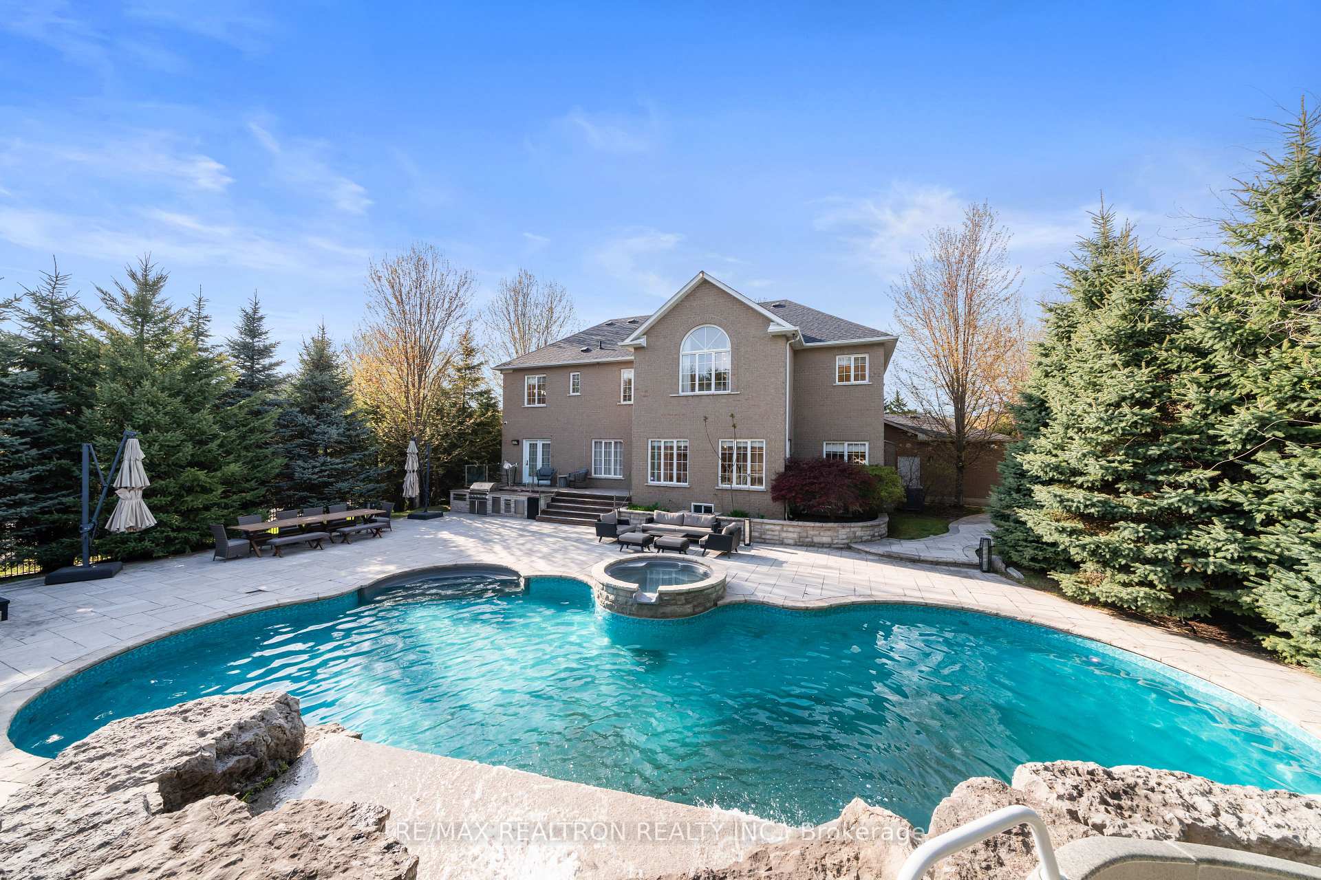 Photo 3 of 147 Laurentian Boulevard, Vaughan, Rural Vaughan — HOMEH