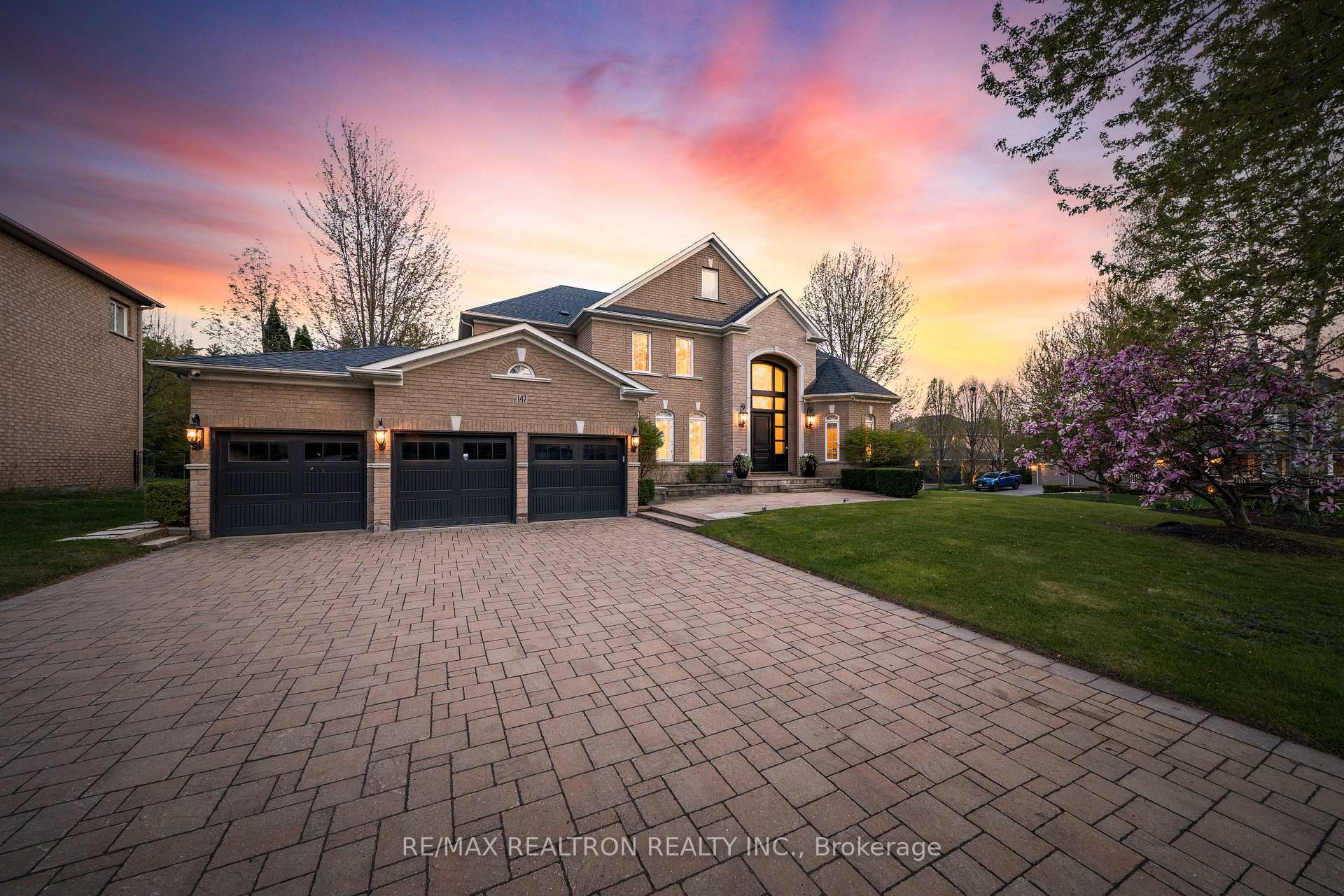 Photo 4 of 147 Laurentian Boulevard, Vaughan, Rural Vaughan — HOMEH