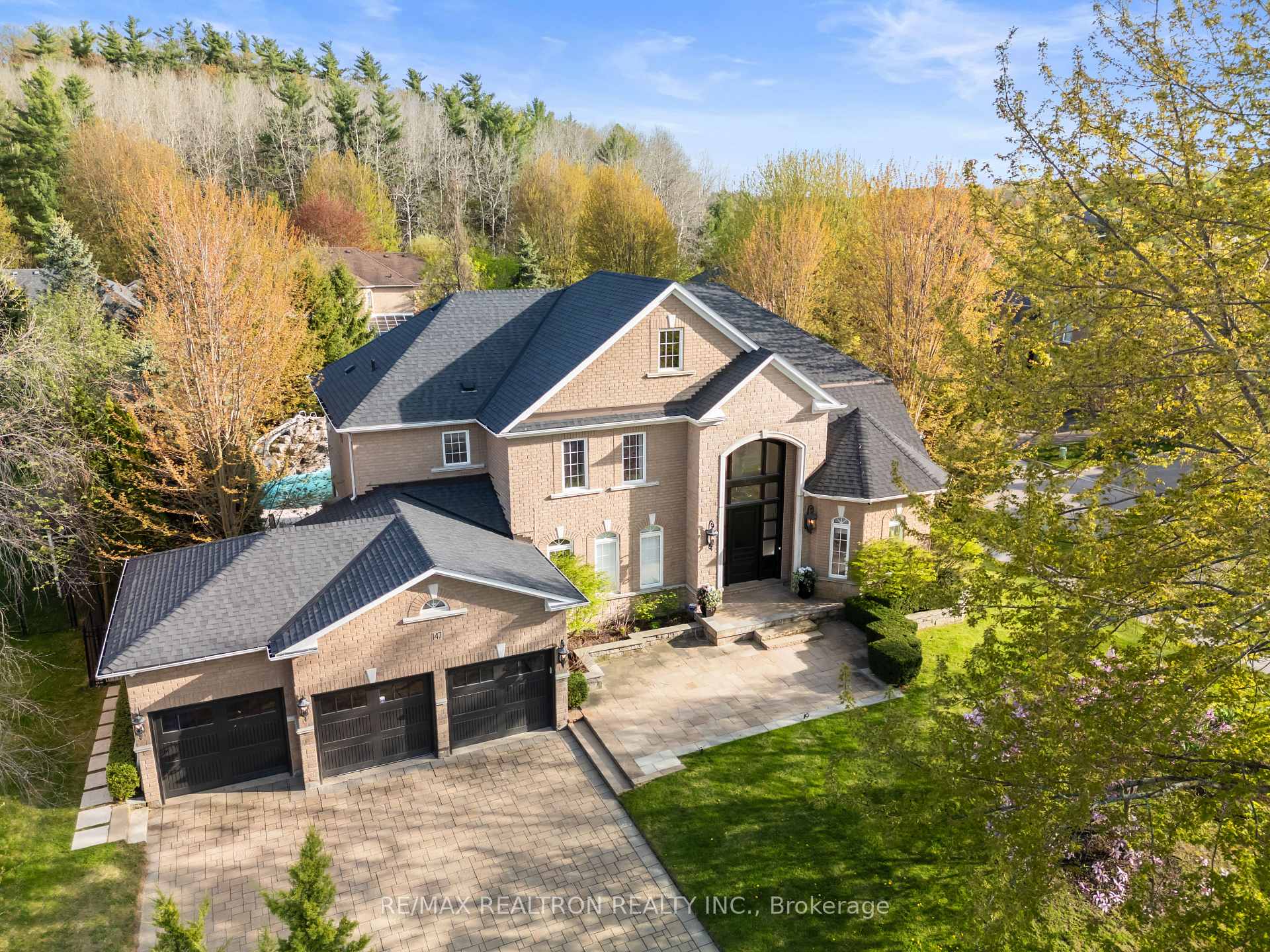 Photo 5 of 147 Laurentian Boulevard, Vaughan, Rural Vaughan — HOMEH