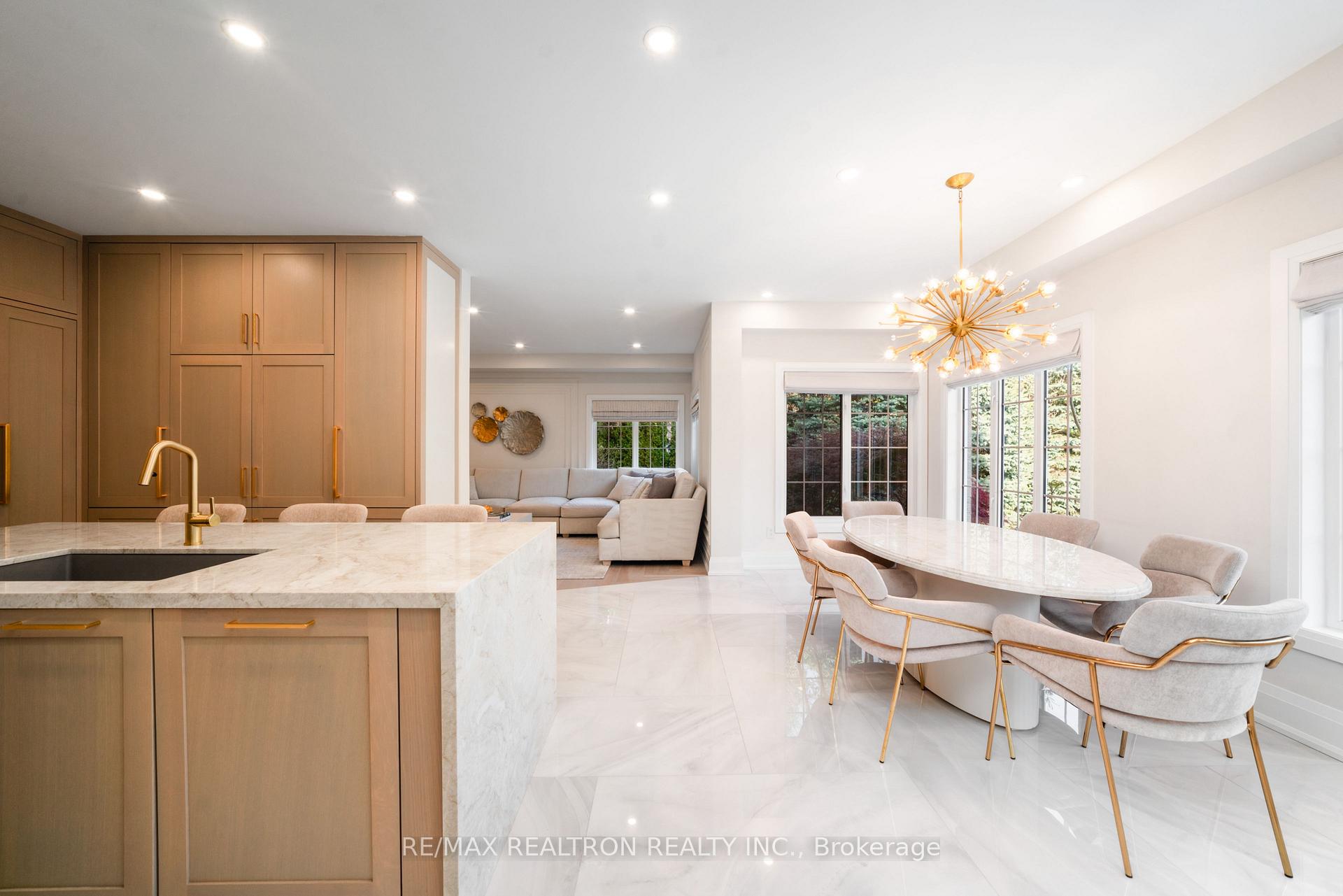 Photo 12 of 147 Laurentian Boulevard, Vaughan, Rural Vaughan — HOMEH