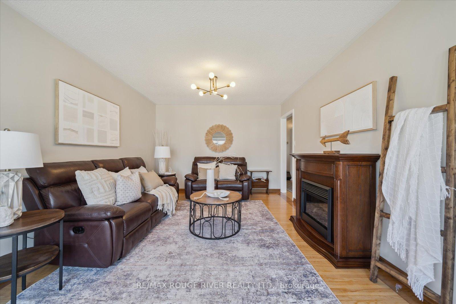 Photo 4 of 270 Labrador Drive, Oshawa, Donevan — HOMEH
