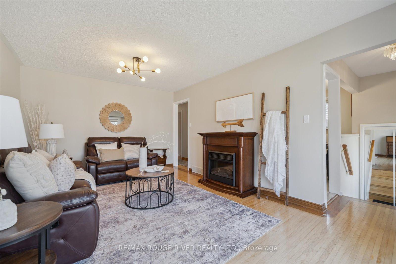 Photo 5 of 270 Labrador Drive, Oshawa, Donevan — HOMEH