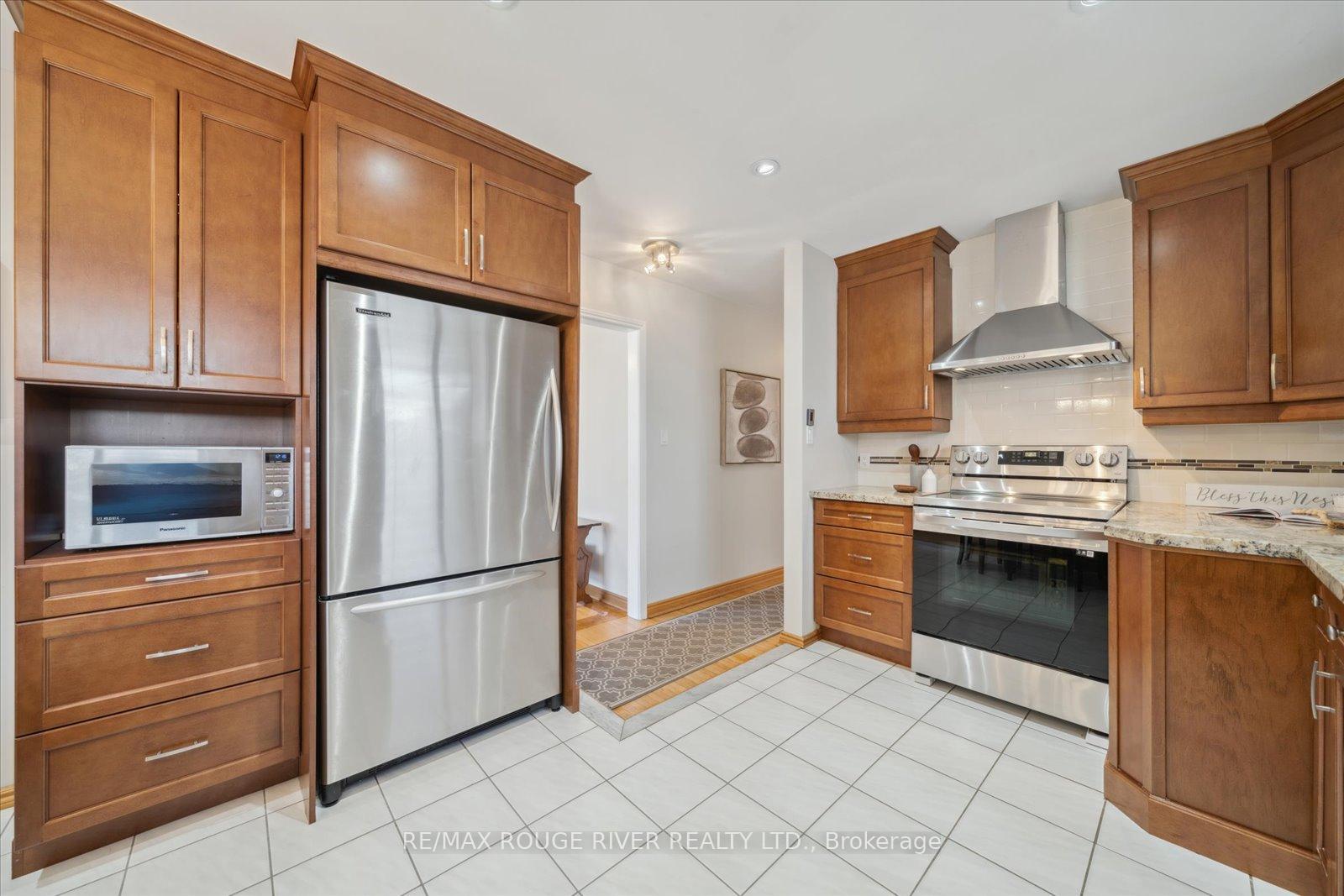 Photo 7 of 270 Labrador Drive, Oshawa, Donevan — HOMEH