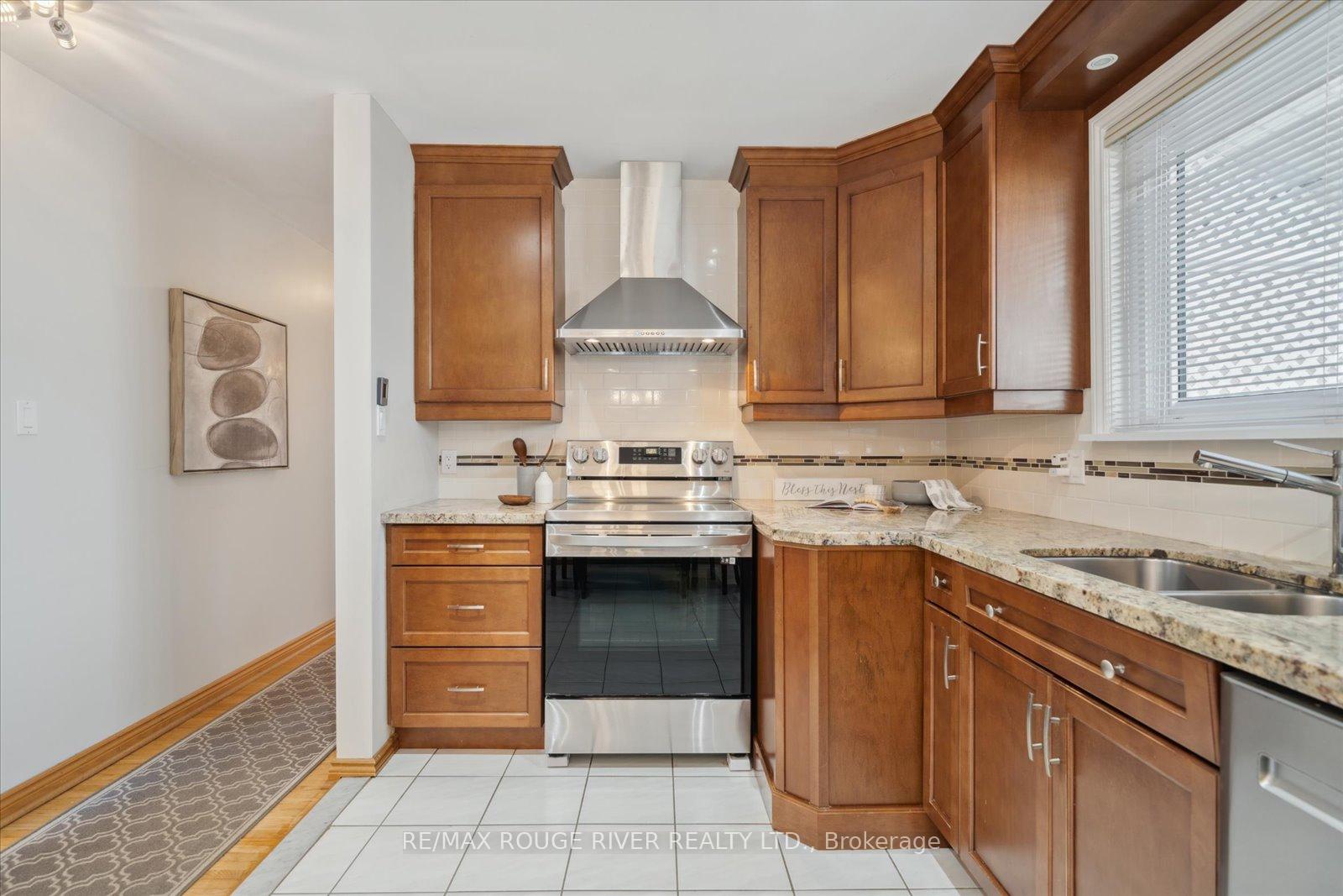 Photo 8 of 270 Labrador Drive, Oshawa, Donevan — HOMEH