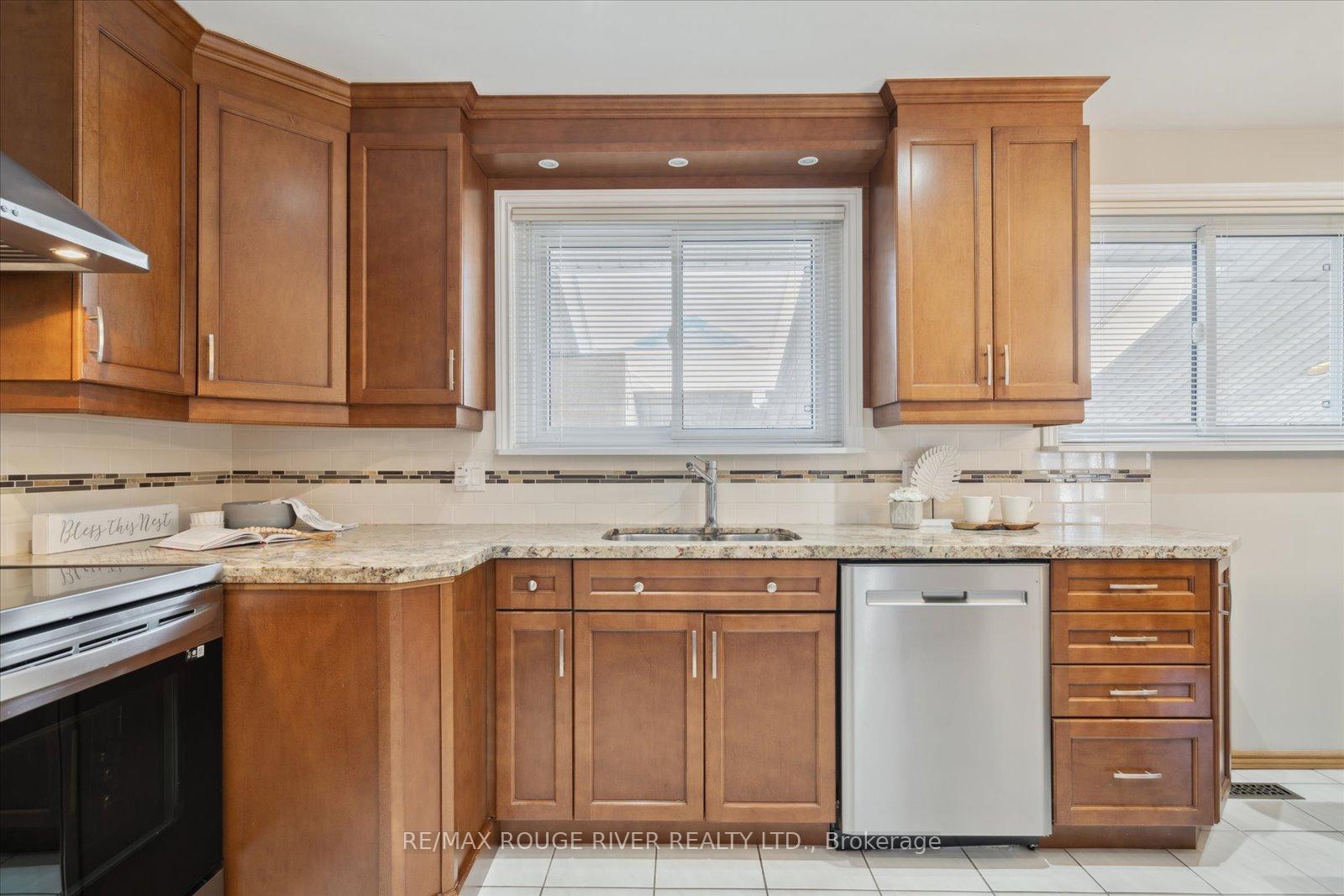 Photo 9 of 270 Labrador Drive, Oshawa, Donevan — HOMEH