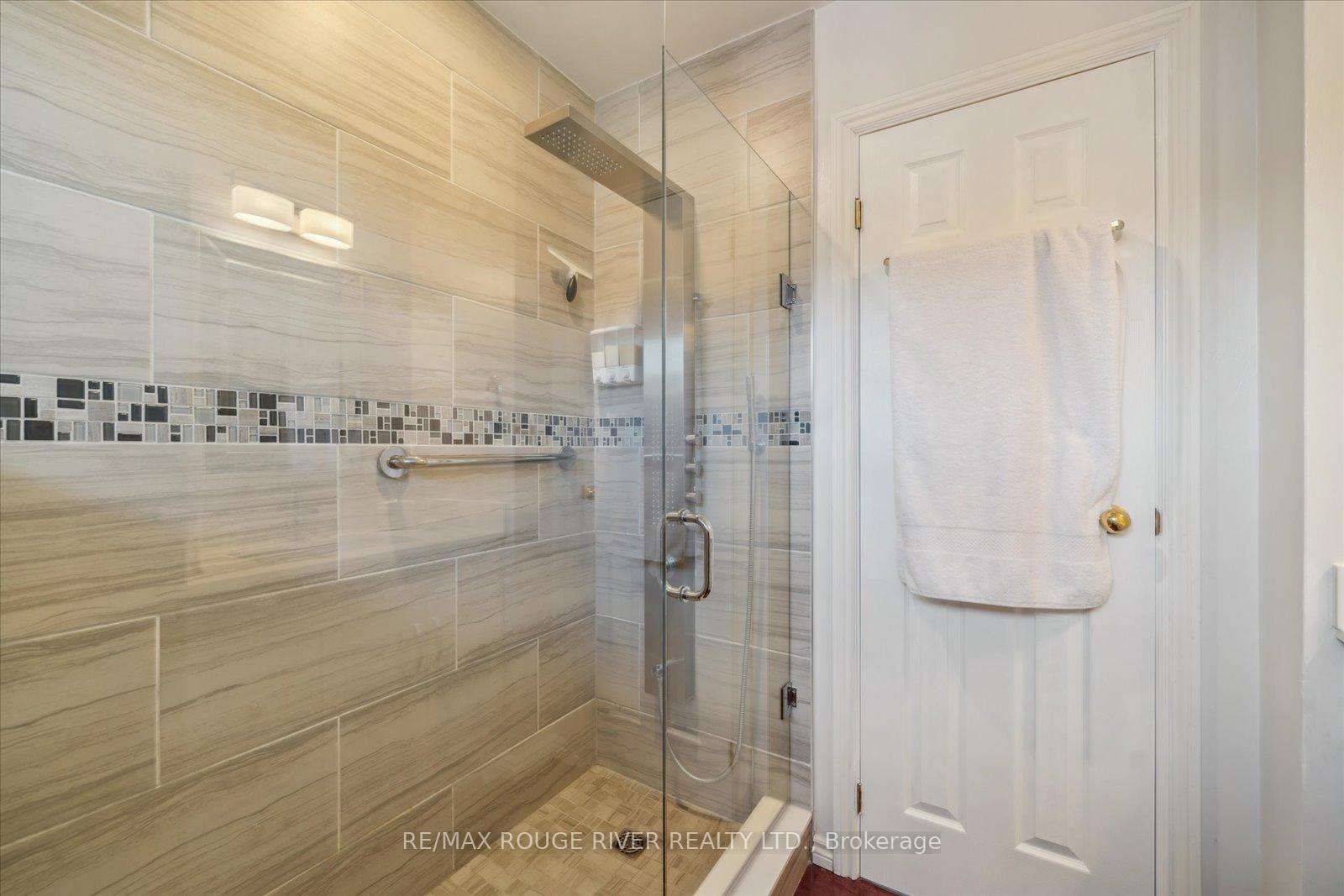 Photo 18 of 270 Labrador Drive, Oshawa, Donevan — HOMEH