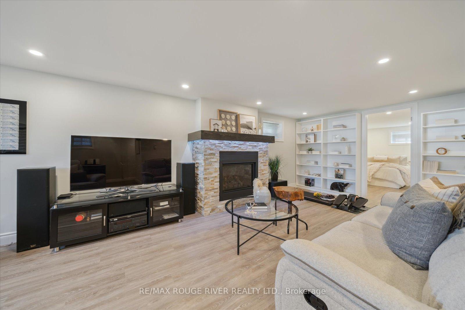 Photo 25 of 270 Labrador Drive, Oshawa, Donevan — HOMEH