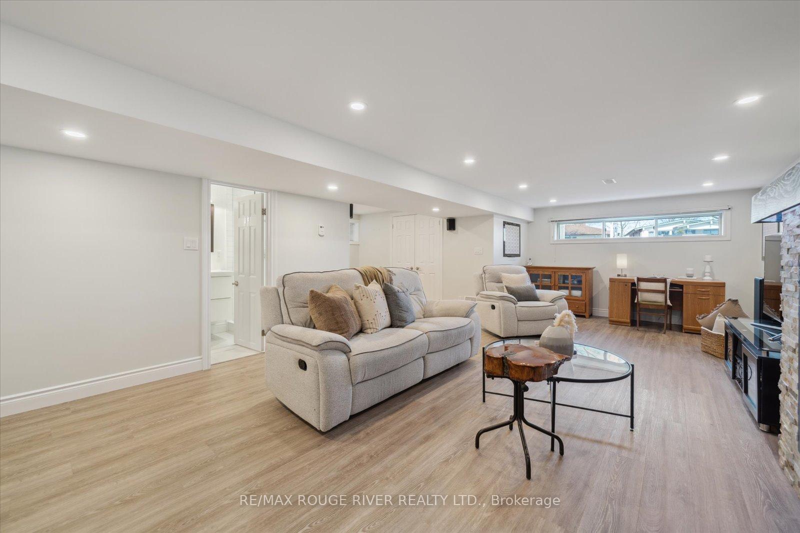 Photo 28 of 270 Labrador Drive, Oshawa, Donevan — HOMEH