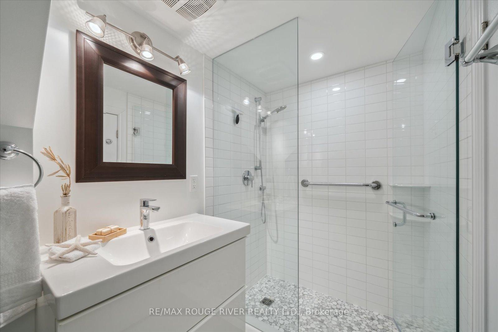 Photo 34 of 270 Labrador Drive, Oshawa, Donevan — HOMEH