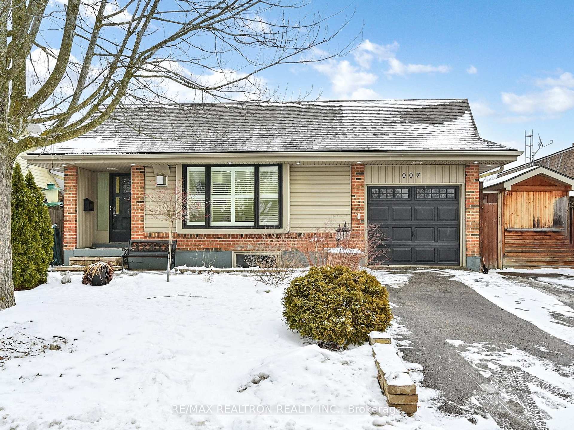 Photo 1 of 7 Cardiff Court, Whitby, Lynde Creek — HOMEH