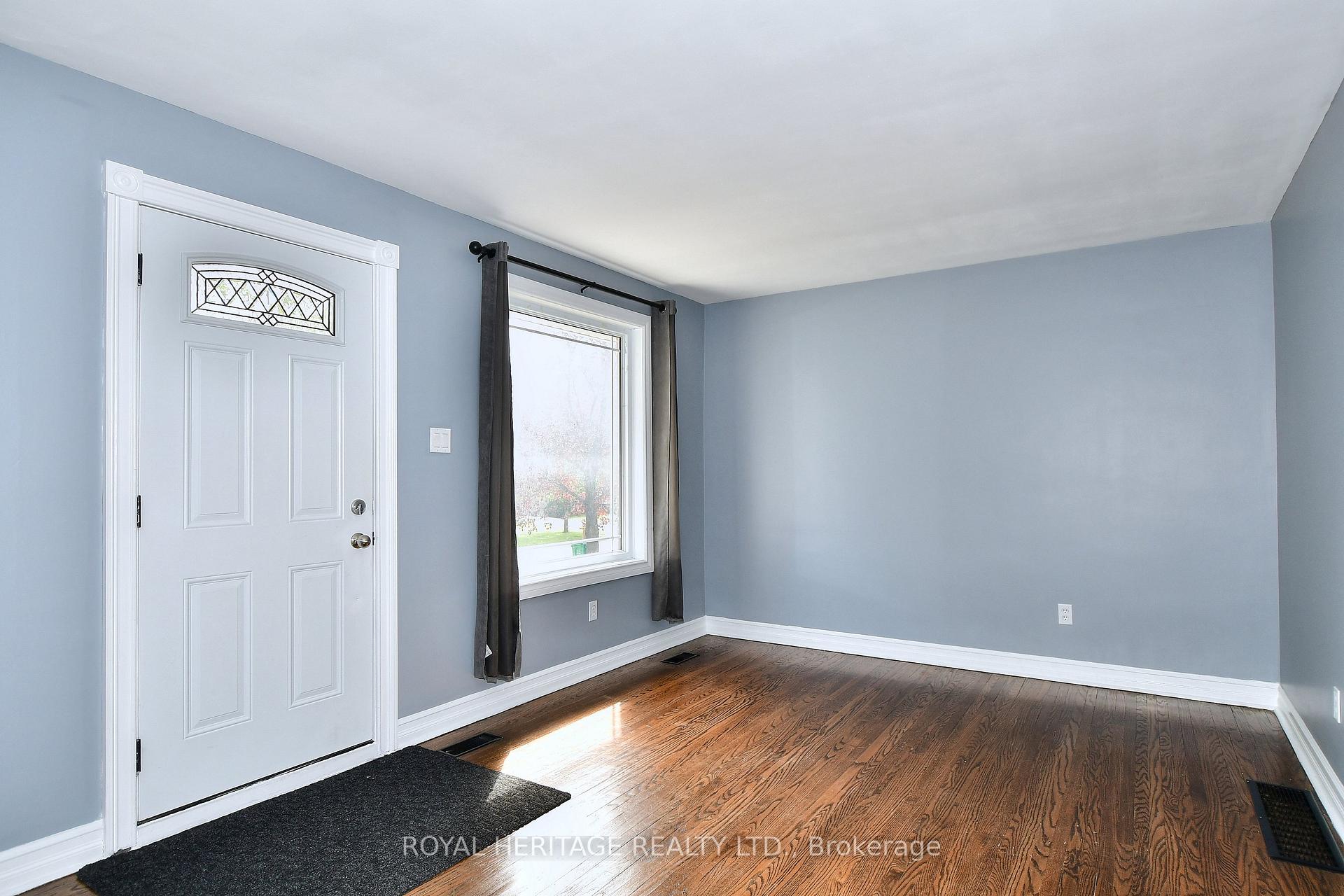 Photo 6 of 819 Brookdale Crescent, Peterborough, Northcrest Ward 5 — HOMEH